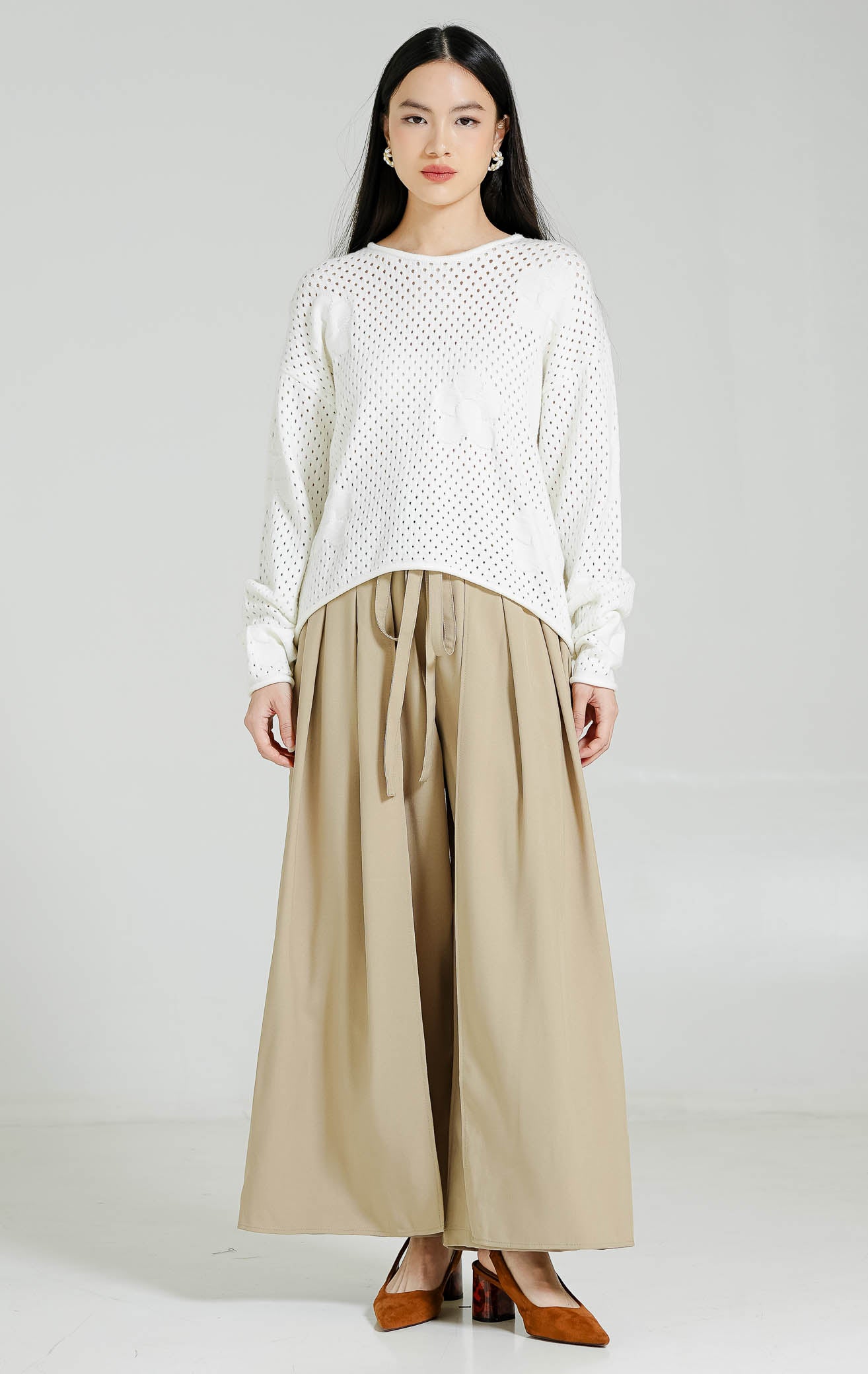 August Sweater White