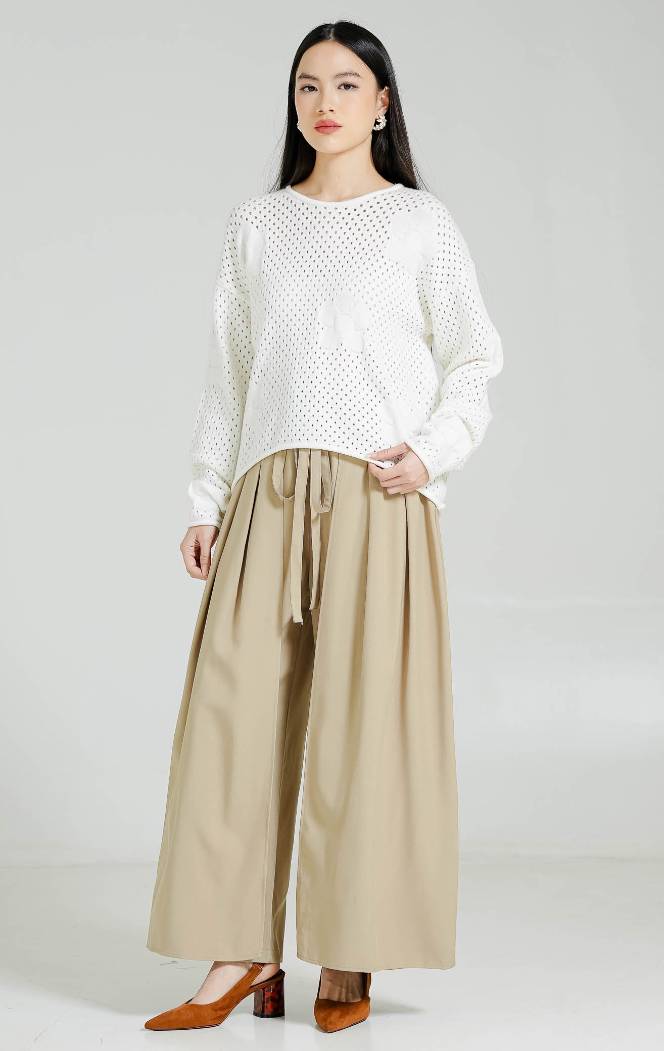 August Sweater White