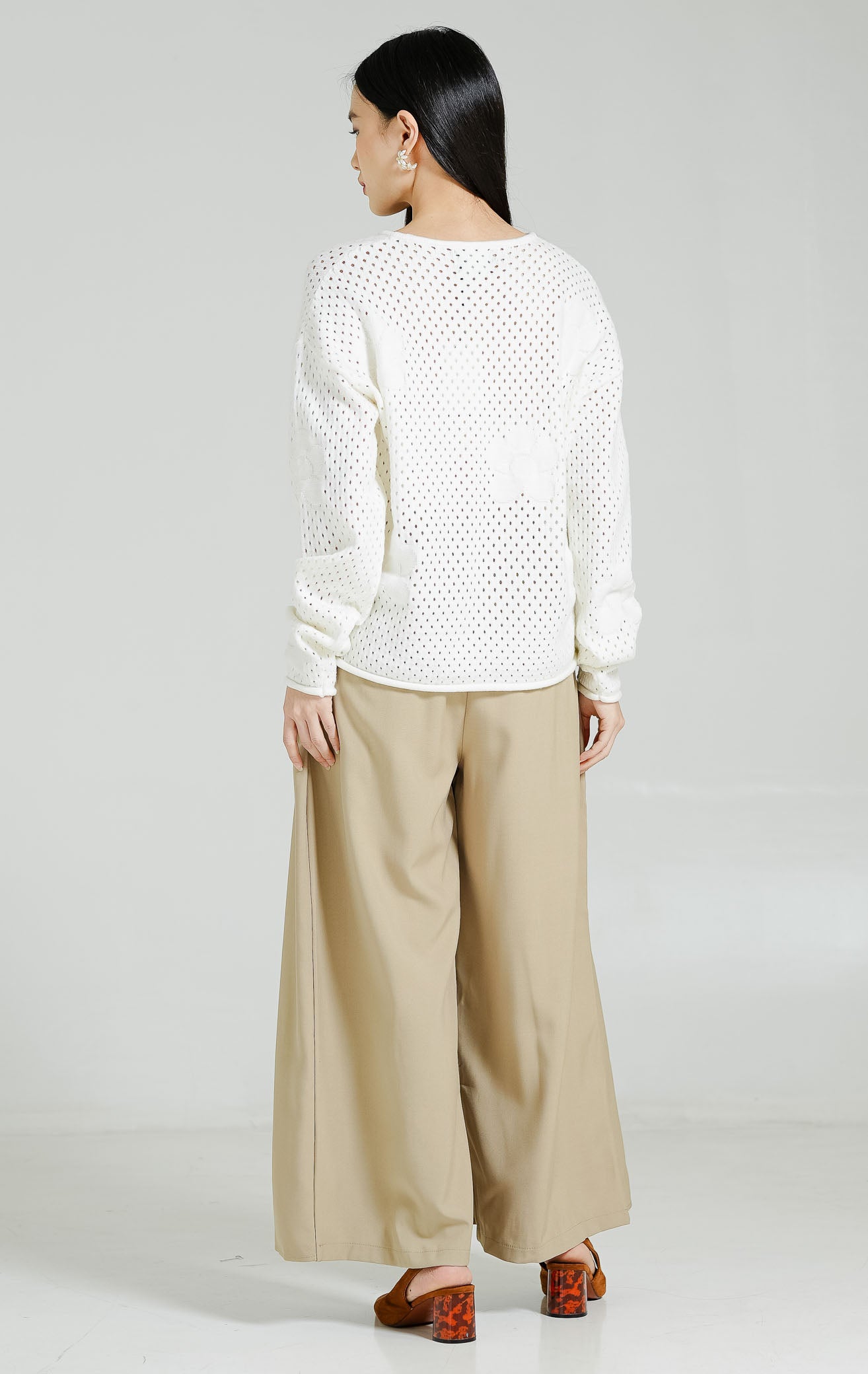 August Sweater White