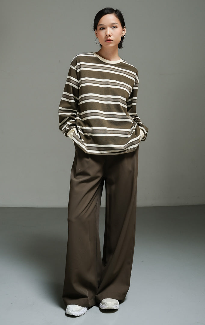Atasan wanita model sweater lengan panjang bahan katun motif garis horizontal warna hijau olive (olive basic horizontal striped sweater) Orni Sweater yang kasual dan versatile. 