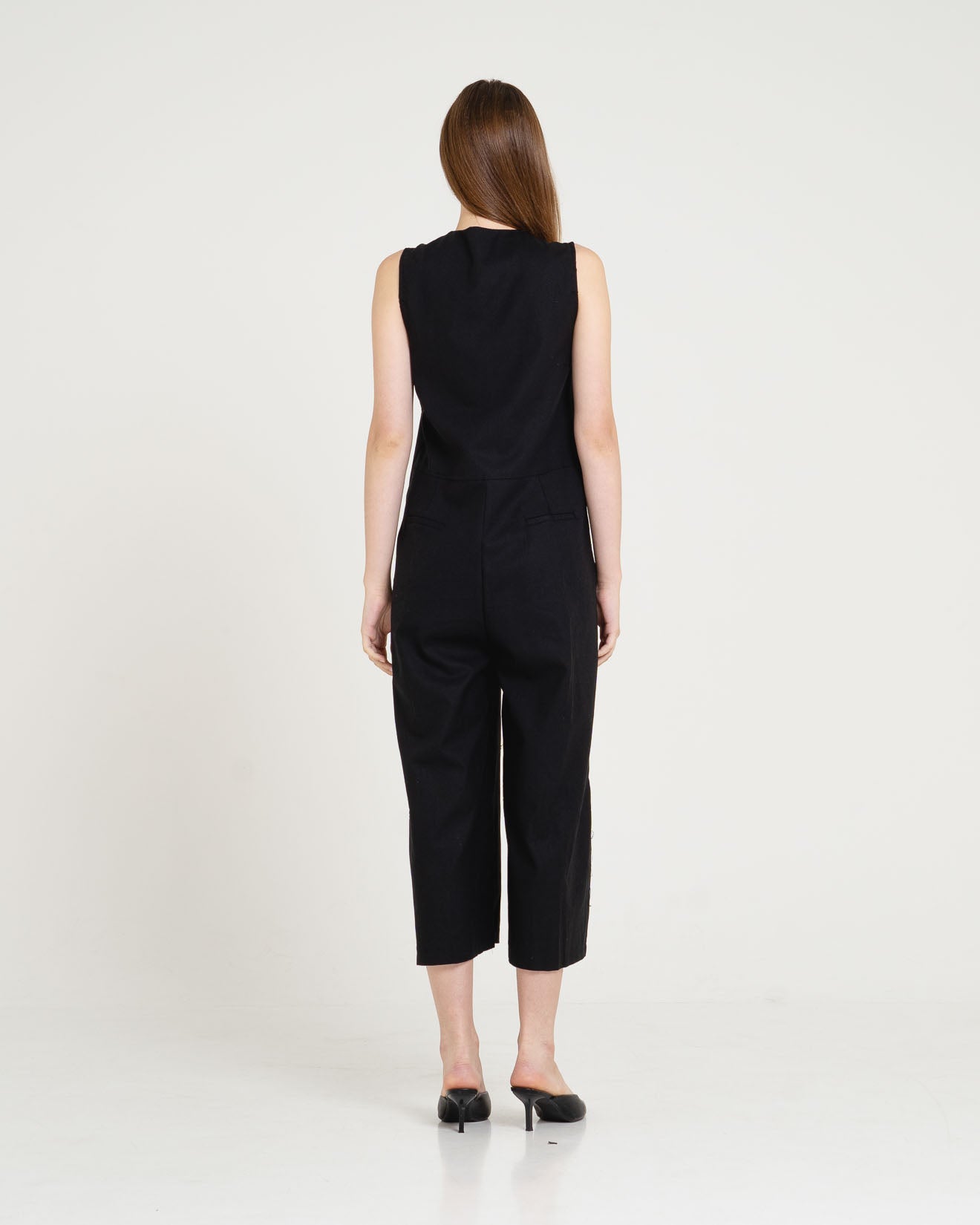 Avril Sleeveless Relaxed Black Jumpsuit – 787200