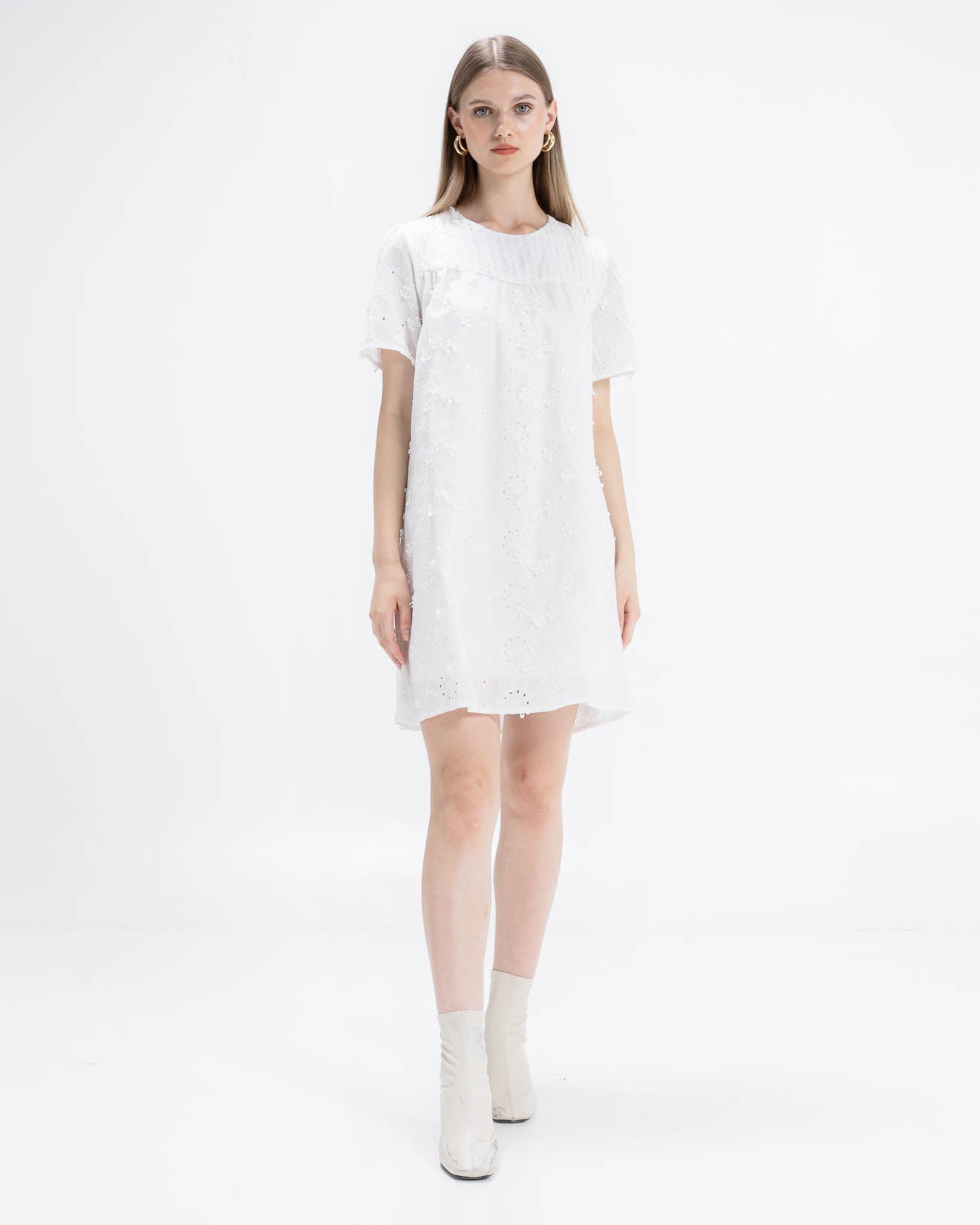 Cassie Crochet White Dress – Gaun Midi Wanita - 789322