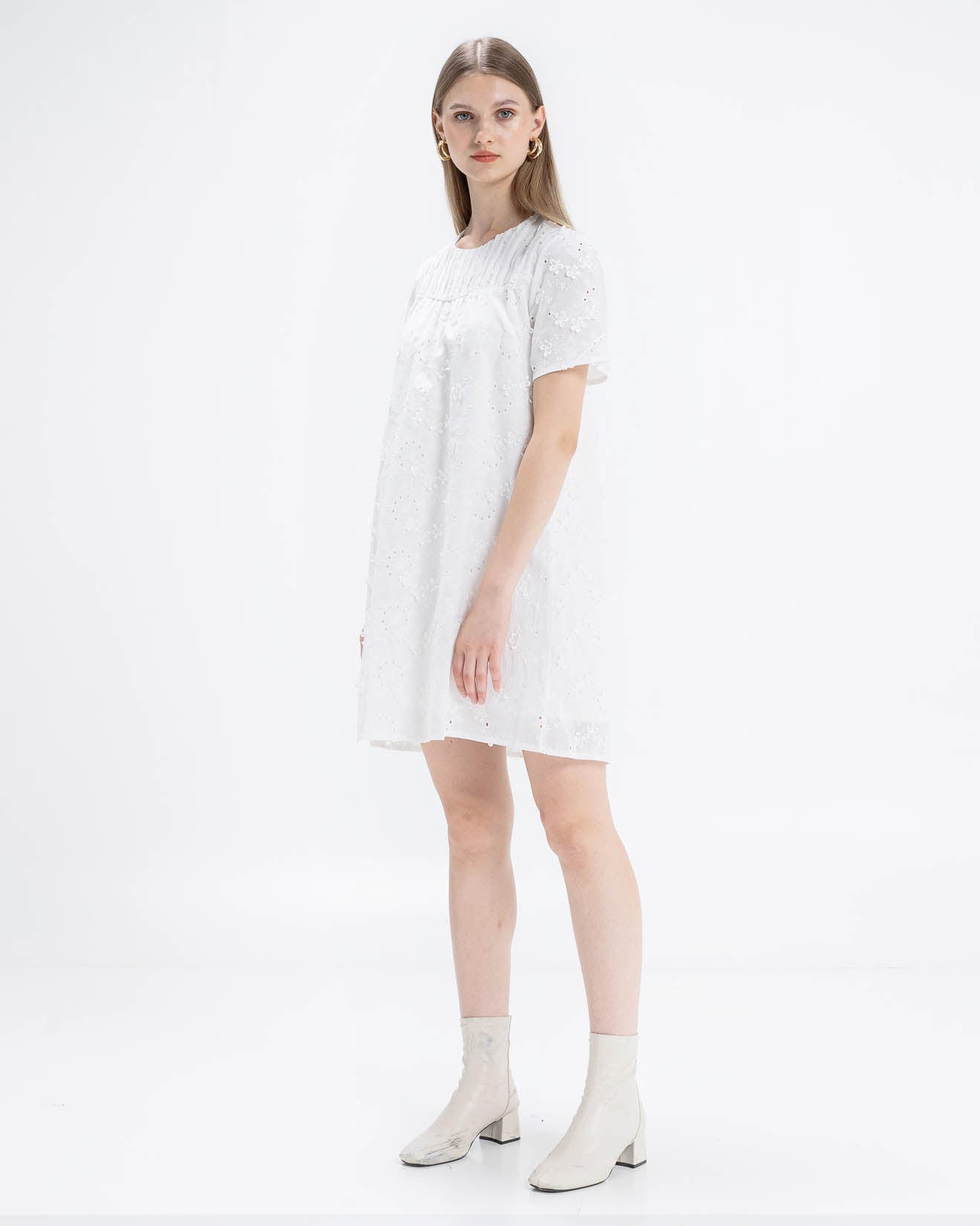 Cassie Crochet White Dress – Gaun Midi Wanita - 789322