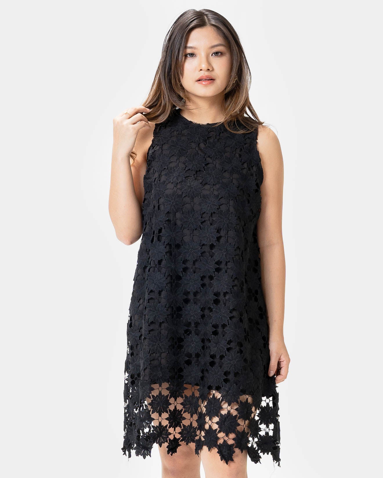 She Blooms - EA Maeve Crochet Black Dress - Dress Wanita Korea- 789915