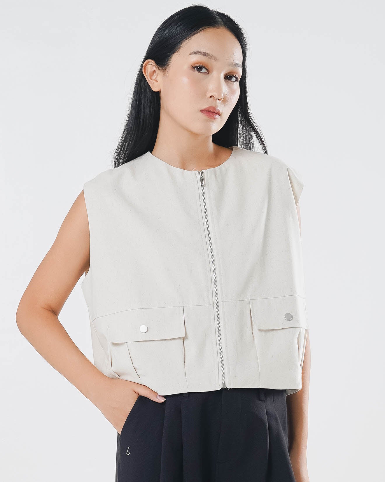 Callen Crop Zipper Ivory Top – Baju Atasan Casual Wanita