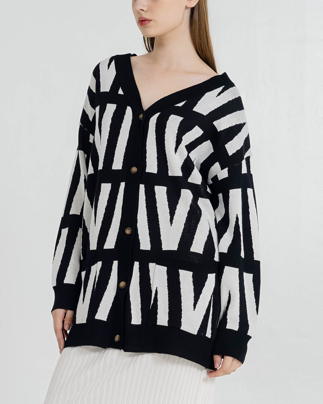 Lowis Pattern Oversized Black Cardigan – Luaran Casual Wanita