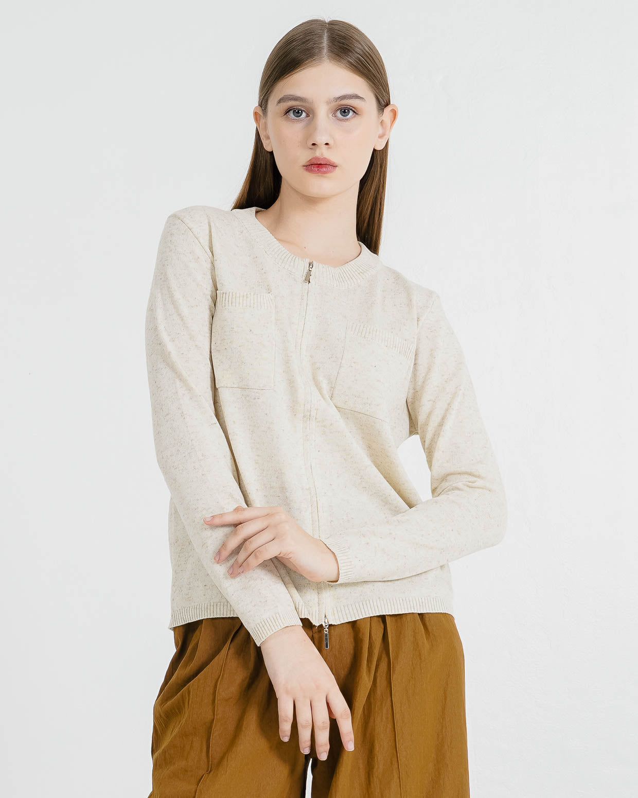 Galena Zipper Ivory Sweater – Atasan Sweater Wanita Lengan Panjang