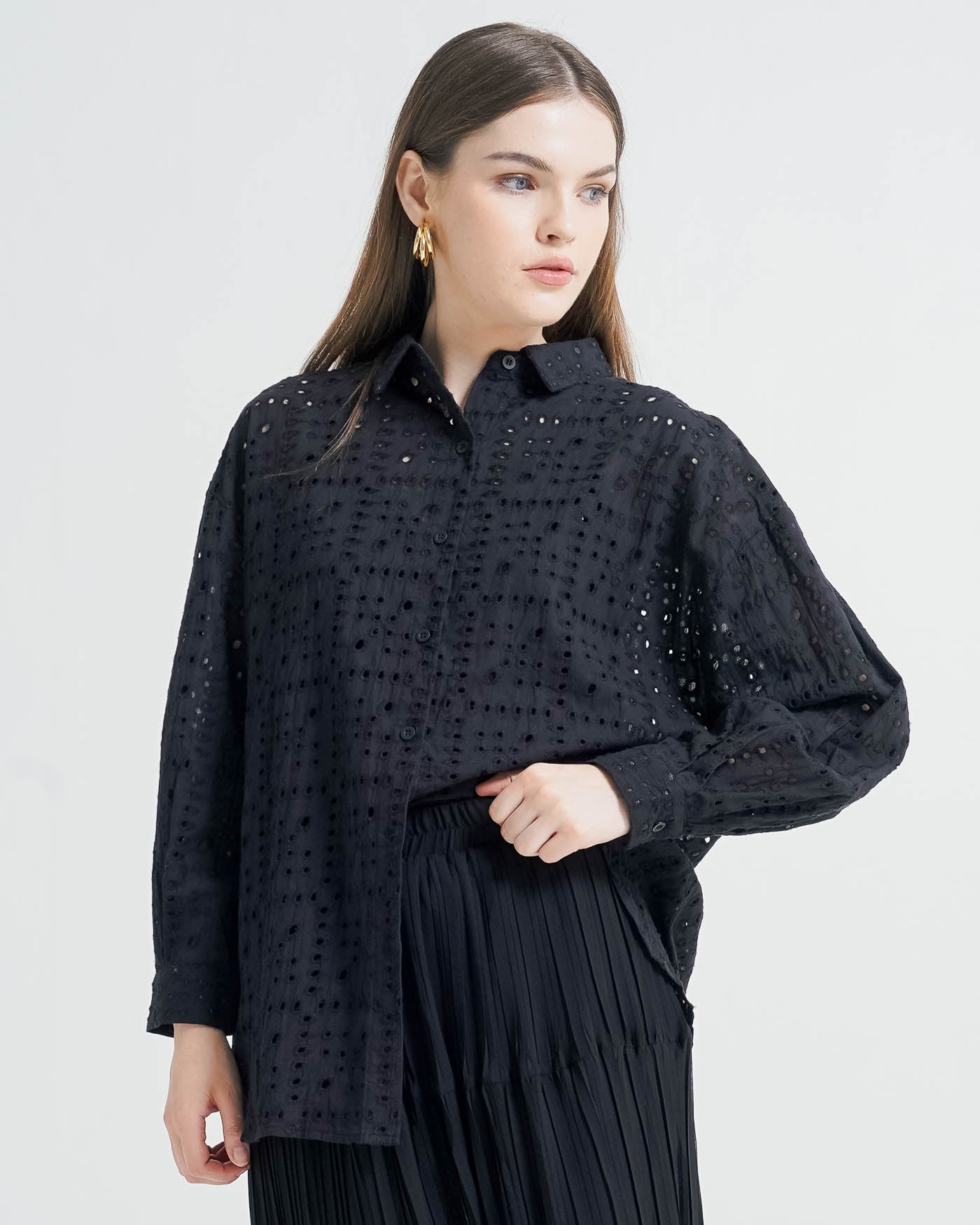 Anne Crochet Black Shirt – Baju Atasan Wanita Kemeja Lengan Panjang