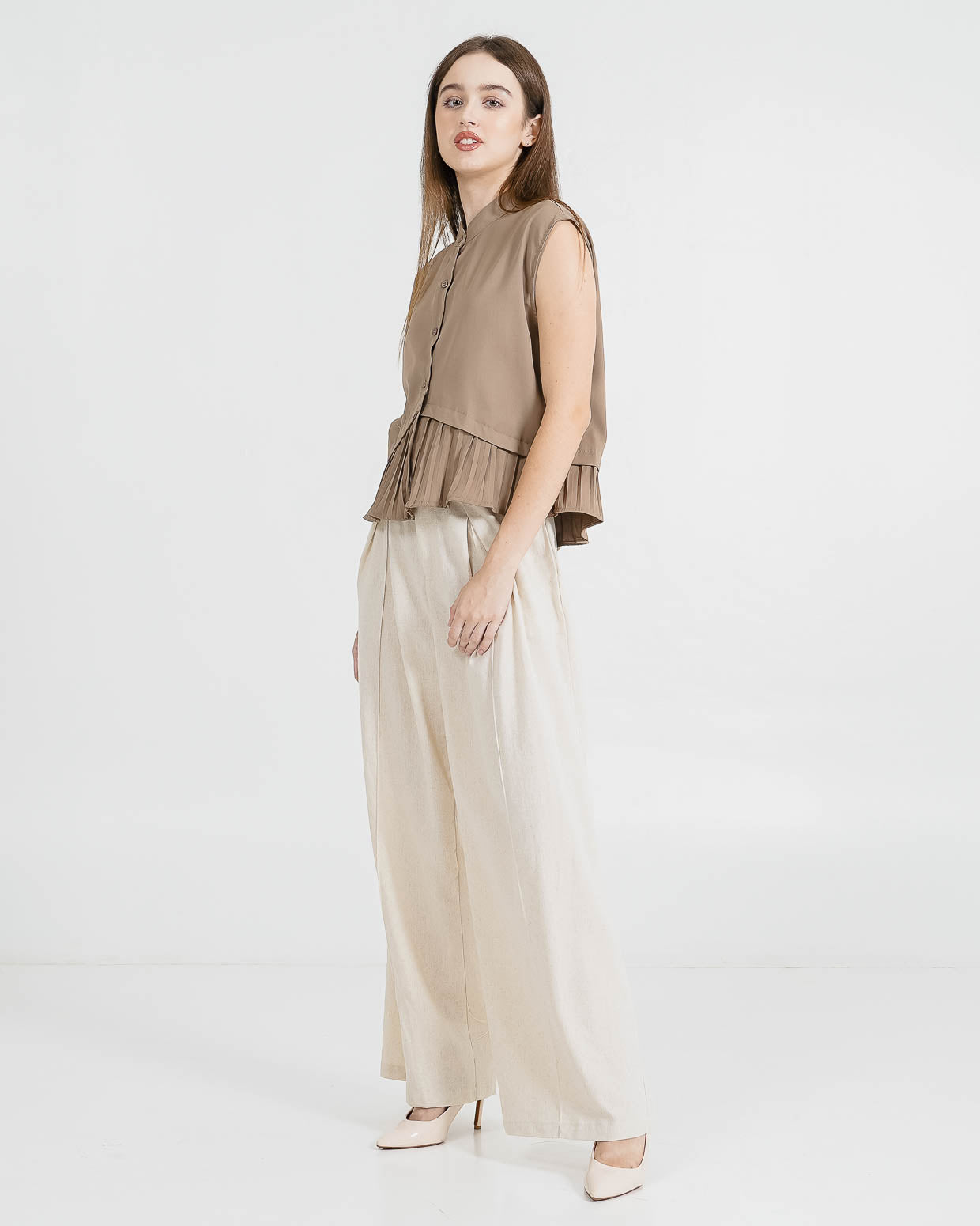 Maudy Sleeveless Pleats Brown Top – Baju Atasan Wanita Casual