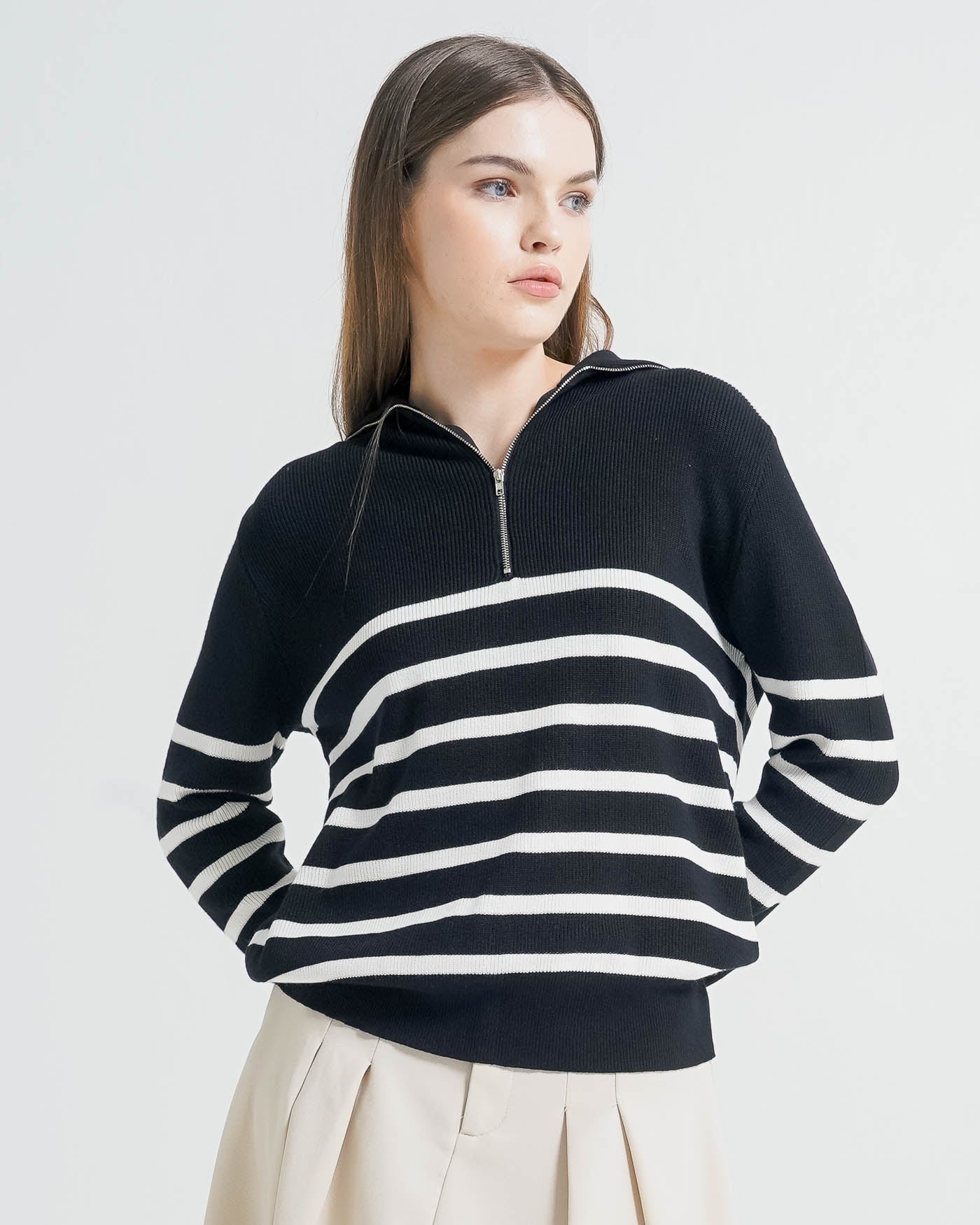 Hillary Striped Zipper Black Sweater – Atasan Sweater Wanita Lengan Panjang