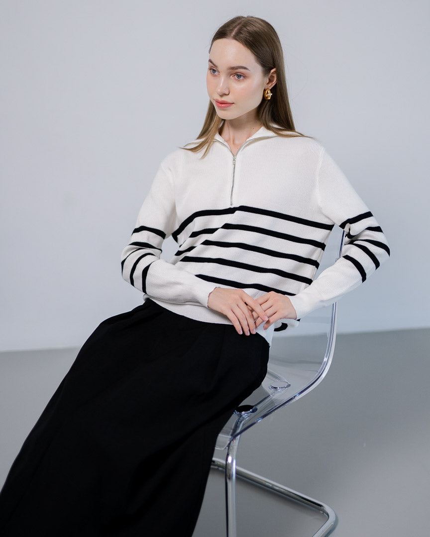 Hillary Striped Zipper White Sweater – Atasan Sweater Wanita Lengan Panjang