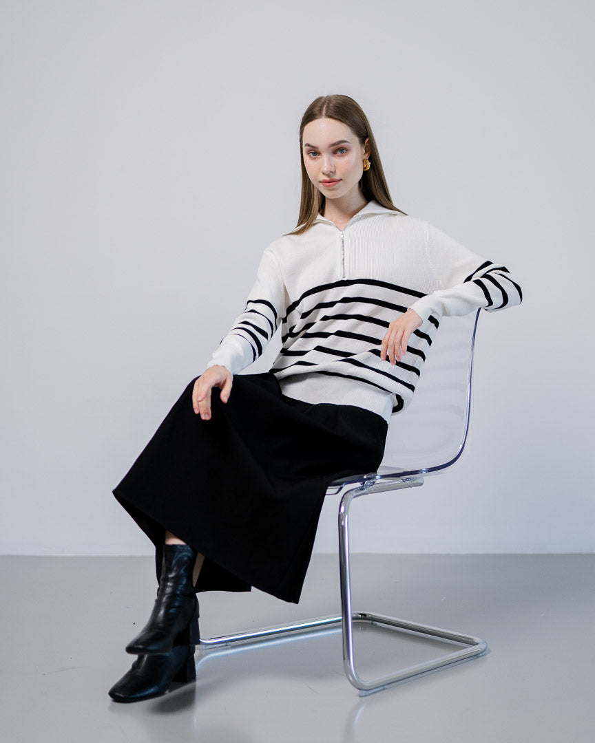 Hillary Striped Zipper White Sweater – Atasan Sweater Wanita Lengan Panjang