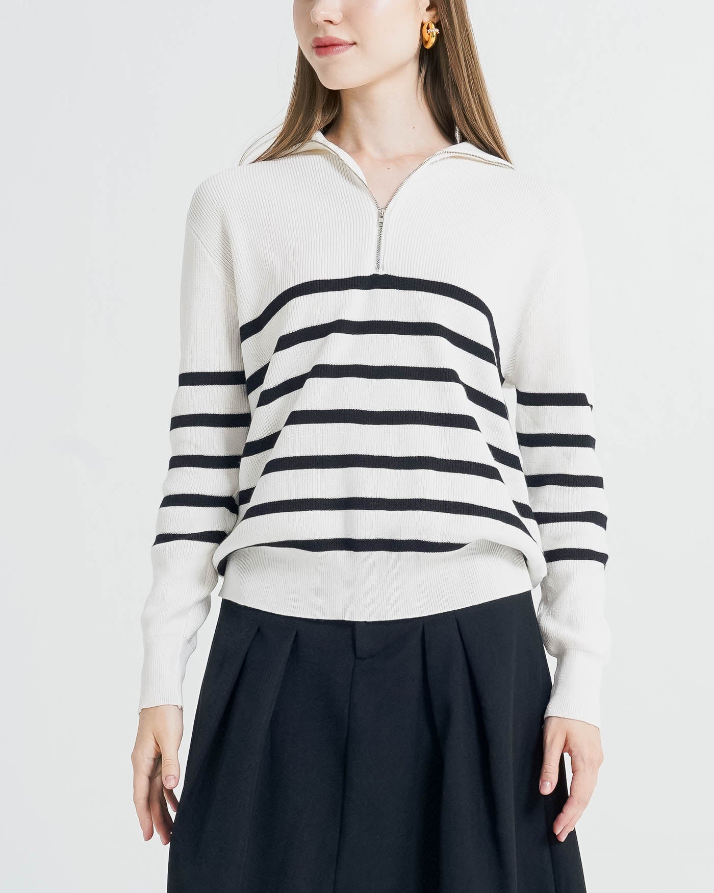 Hillary Striped Zipper White Sweater – Atasan Sweater Wanita Lengan Panjang