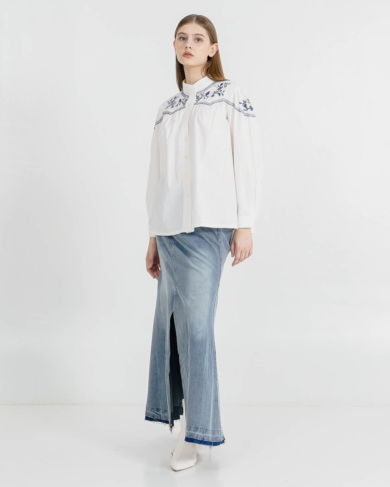 Bianca Embroidery White Blouse – Baju Atasan Wanita Casual