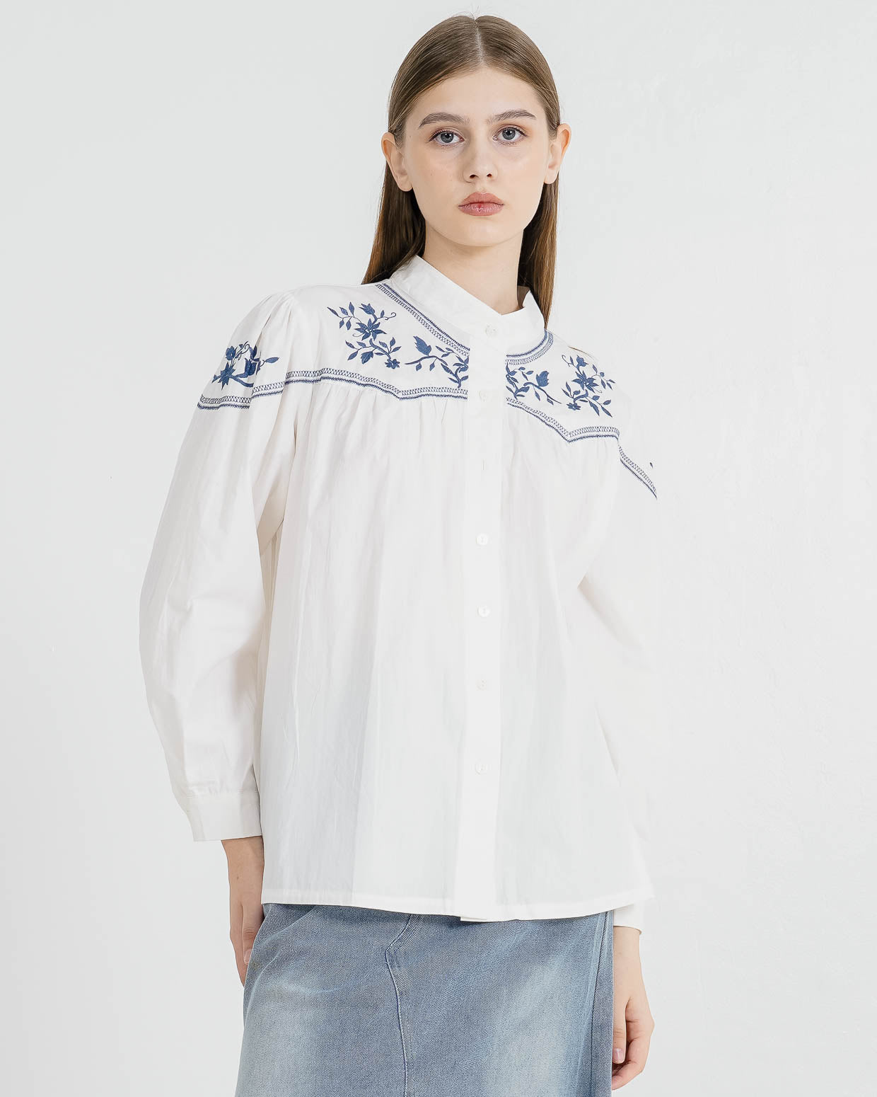 Bianca Embroidery White Blouse – Baju Atasan Wanita Casual