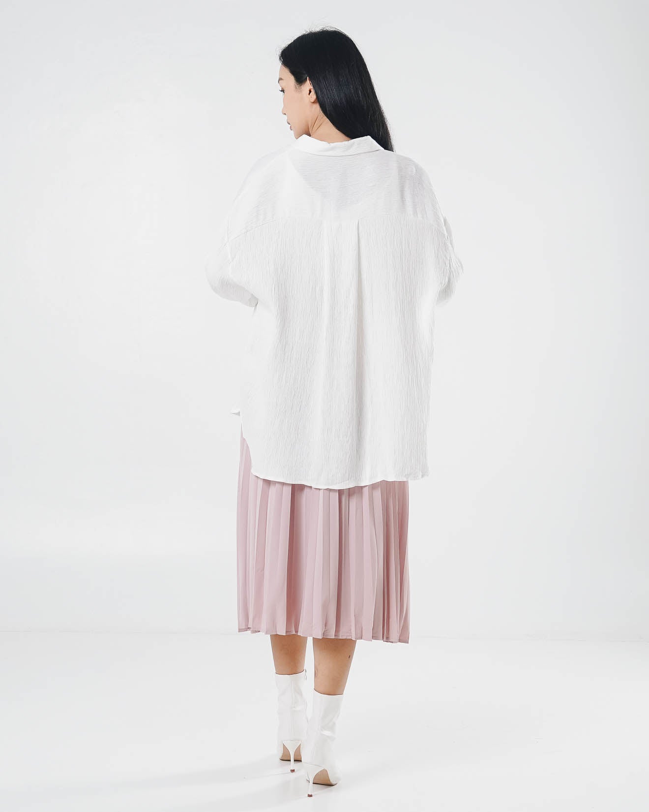 Carmen Textured Pleats White Shirt – Baju Atasan Kemeja Wanita