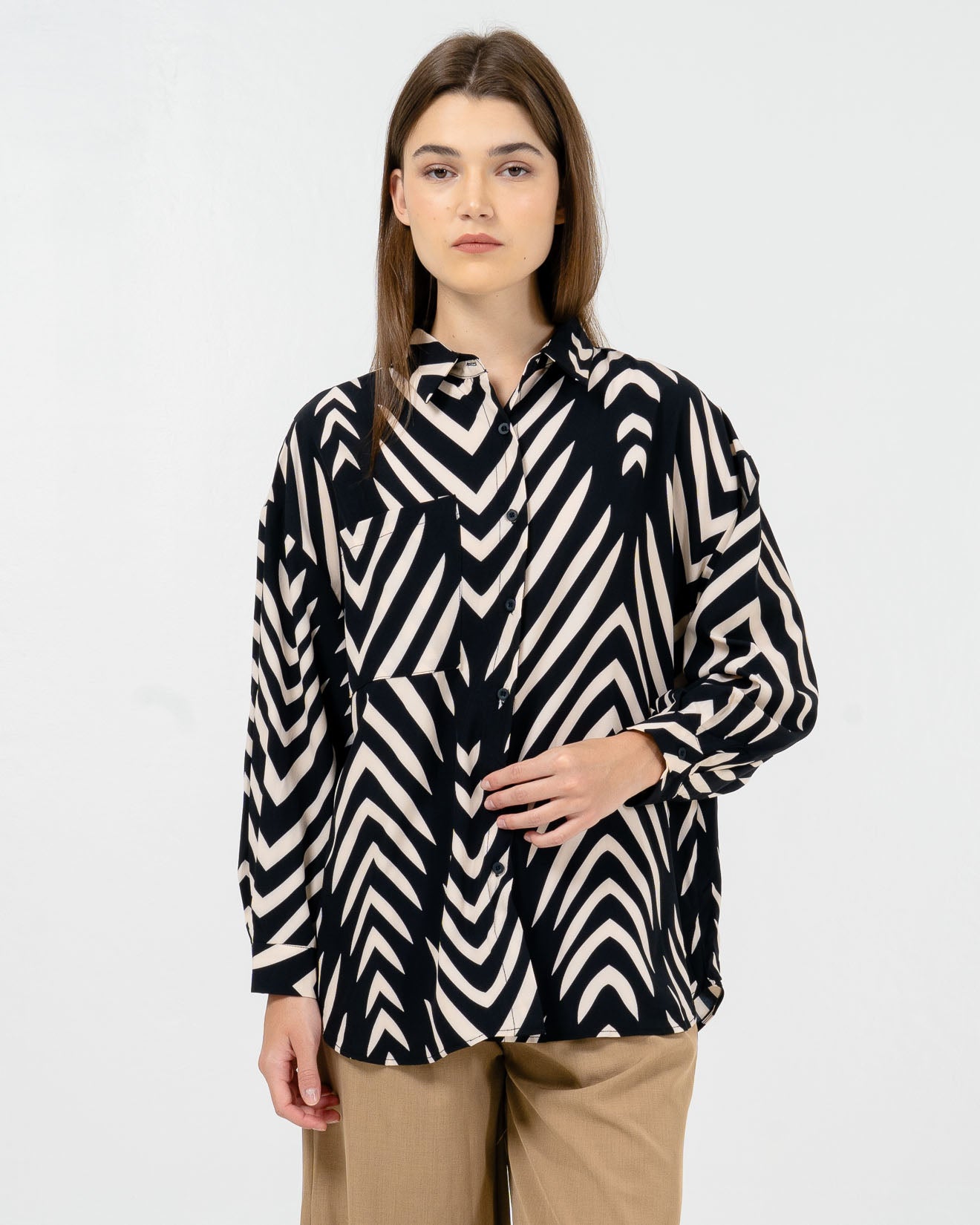 Lucy Oversized Pattern Black Shirt – Baju Atasan Wanita Lengan Panjang