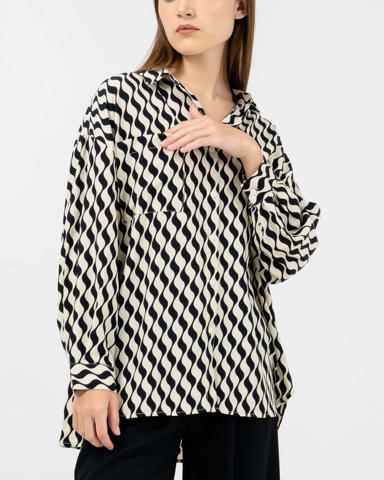 Lucy Oversized Pattern Ivory Shirt – Baju Atasan Wanita Lengan Panjang