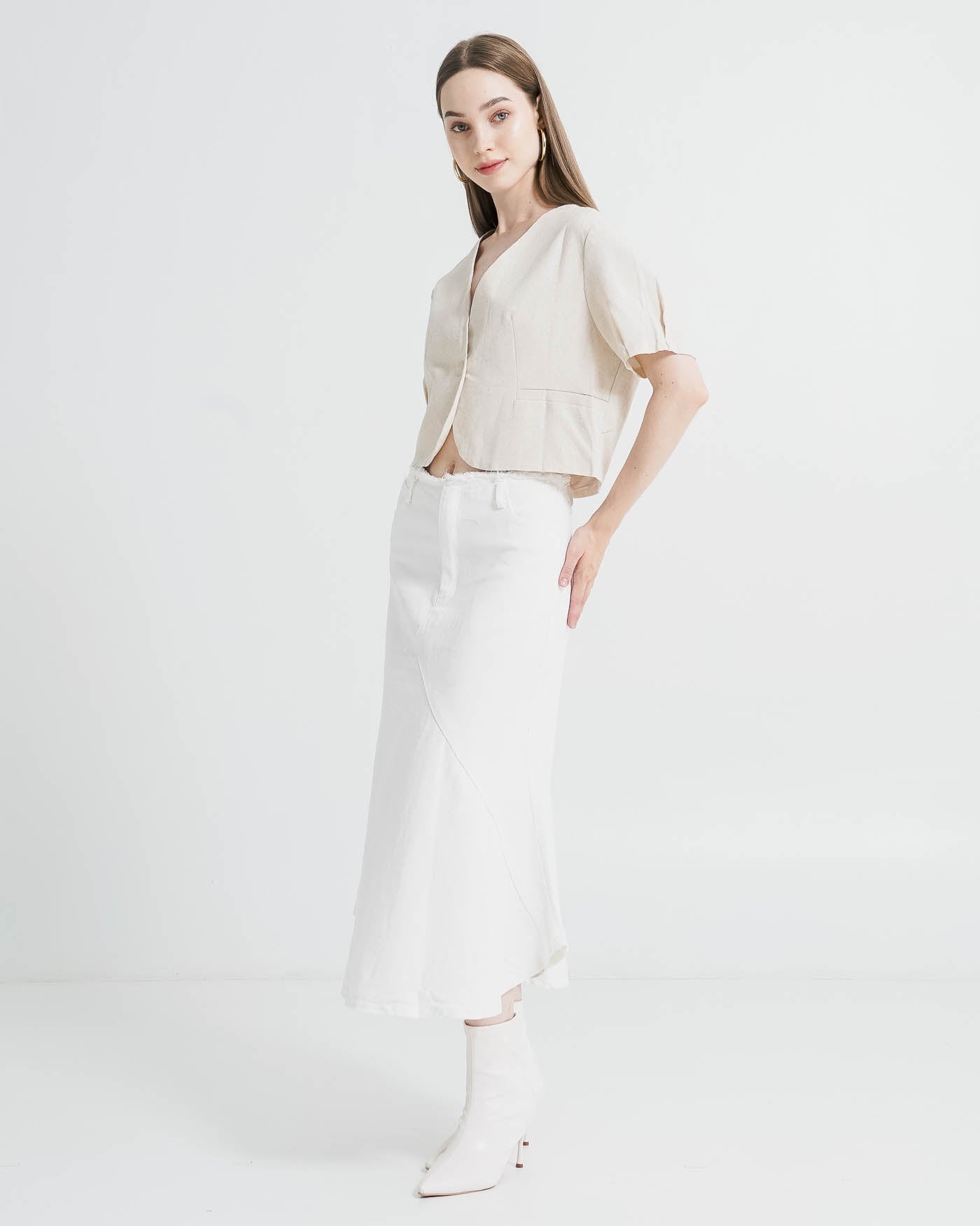 Indy Linen Ivory Top – Atasan Lengan Pendek Wanita