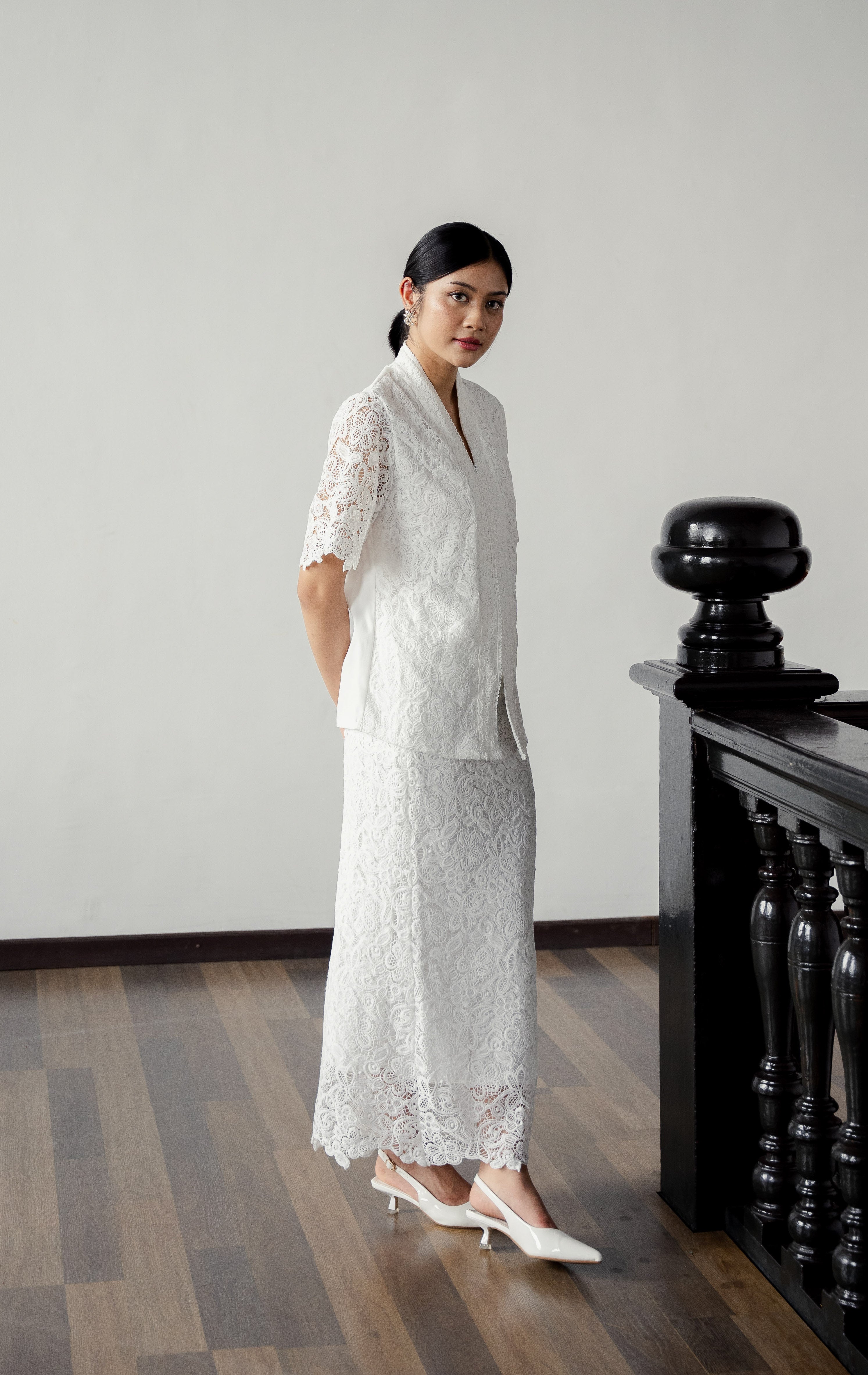 EID Anggun Top White