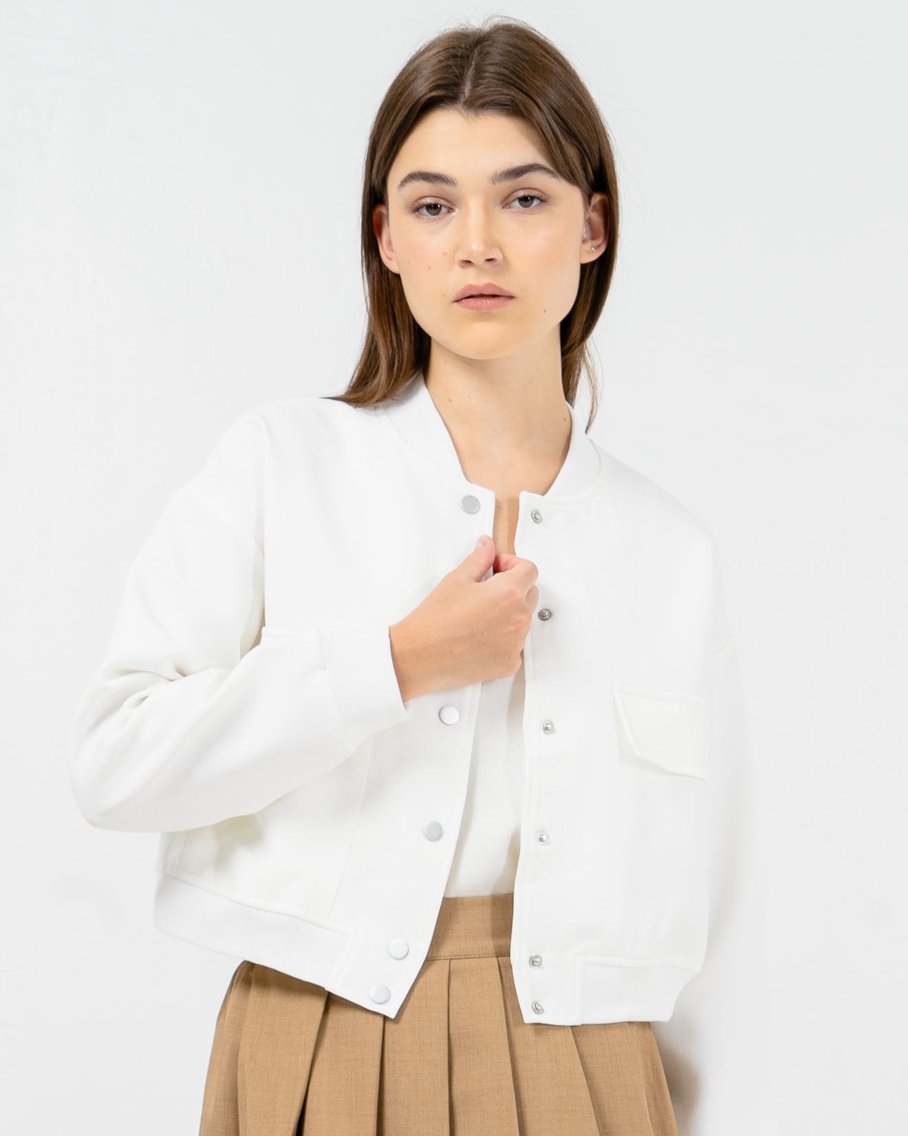 Cassandra Bomber White Outer – Jaket Wanita Kekinian