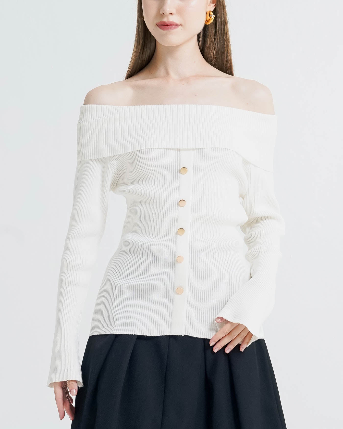 Elina Off-Shoulder Knit White Top – Atasan Wanita Rajut Lengan Panjang