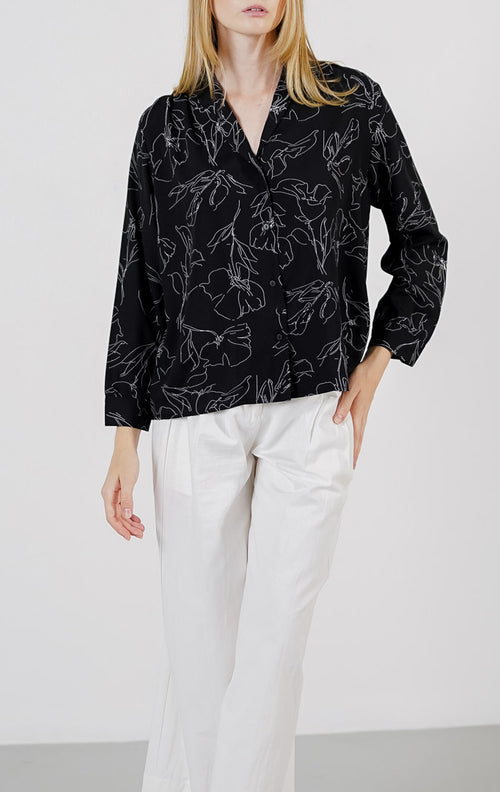 Tyana Pattern Black Blouse (RESTOCK) – Kemeja Casual Wanita Kekinian
