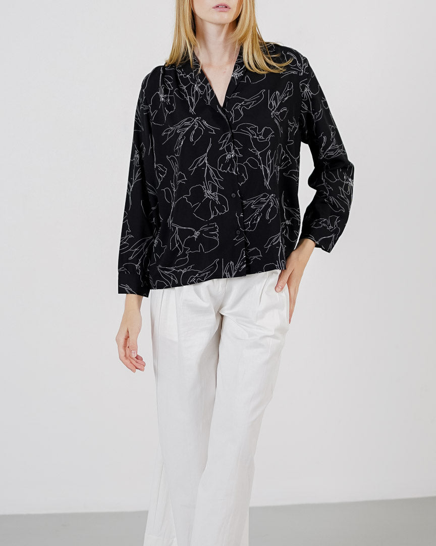 Tyana Pattern Black Blouse (RESTOCK) – Kemeja Casual Wanita Kekinian