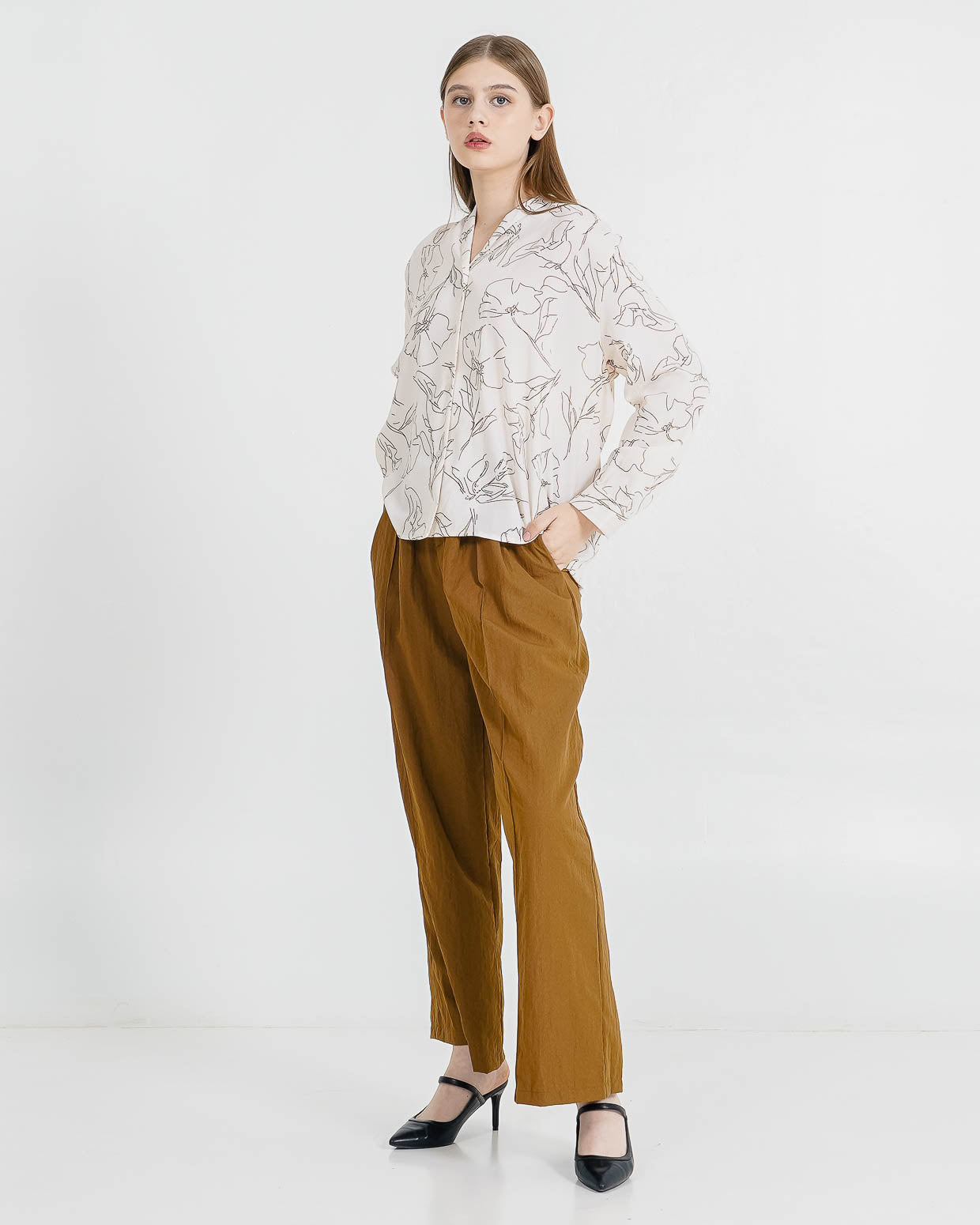 Tyana Pattern Ivory Blouse – Blouse Casual Wanita Lengan Panjang