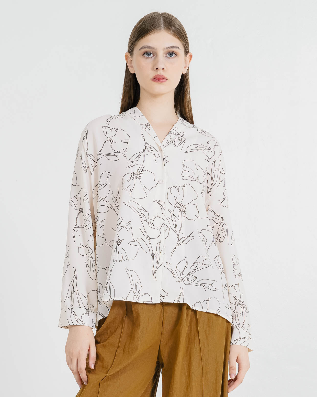 Tyana Pattern Ivory Blouse – Blouse Casual Wanita Lengan Panjang