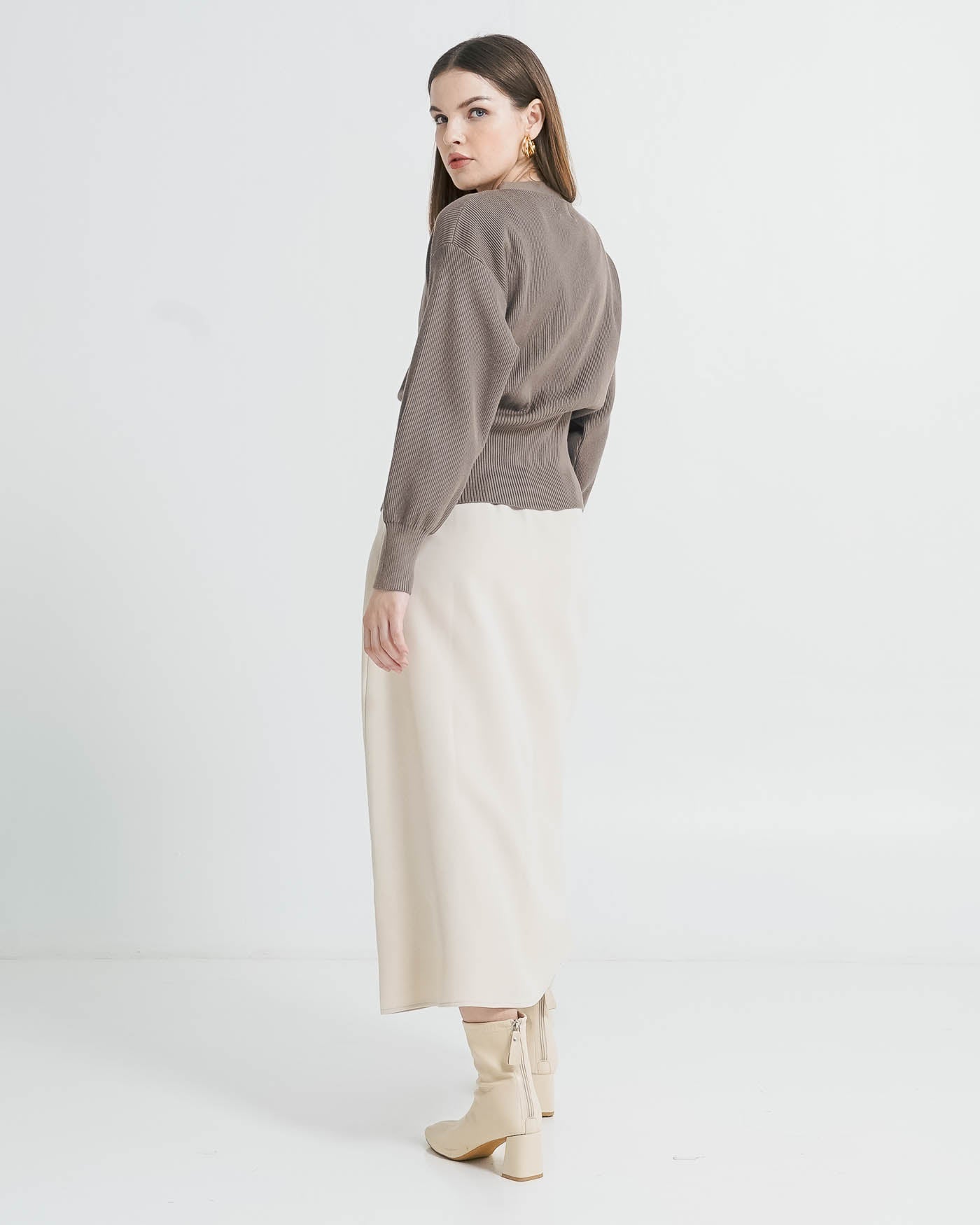 Rowan Waist Fitted Knit Taupe Top – Atasan Cardigan Lengan Panjang Wanita