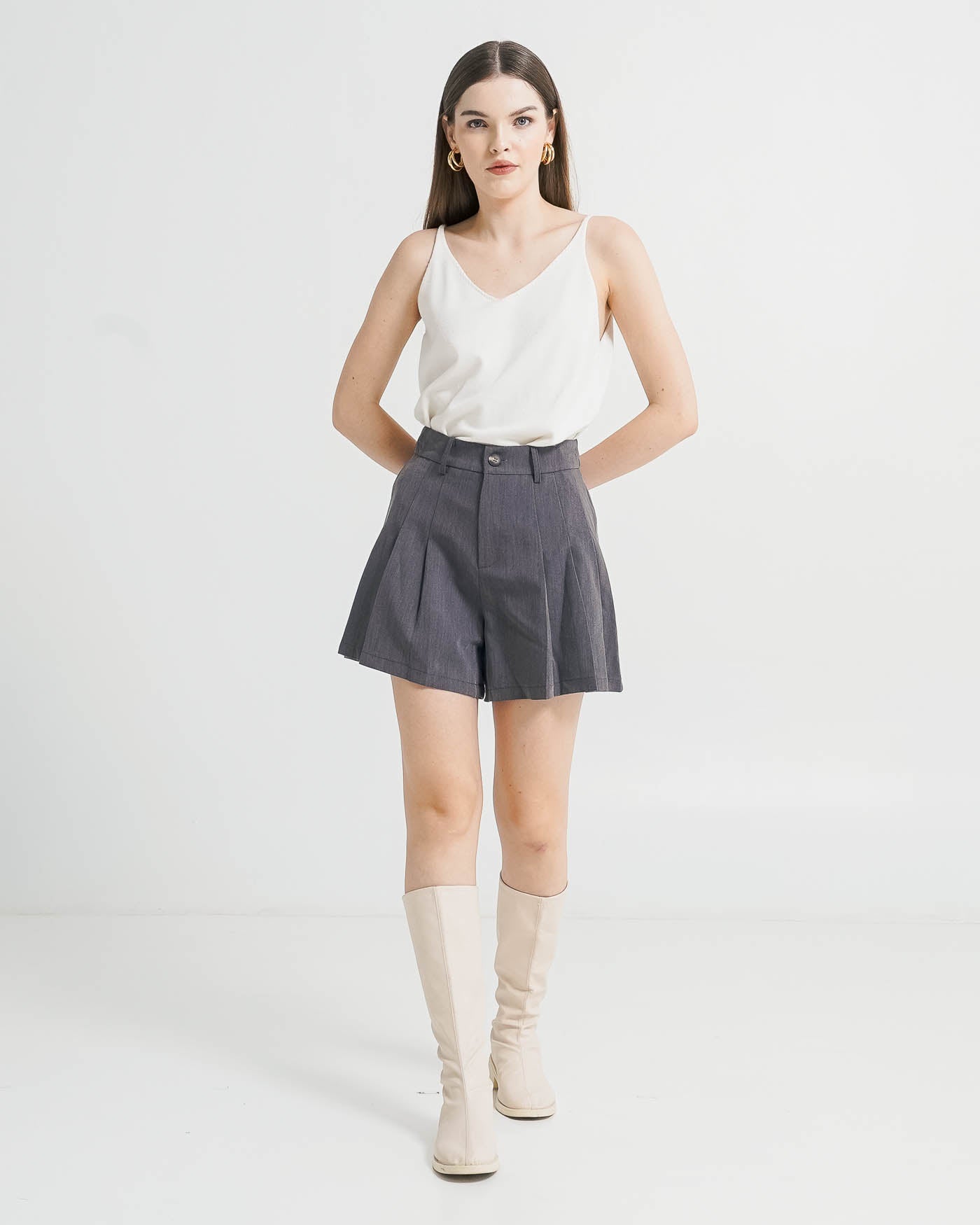 Zella Pleats Grey Shorts – Celana Pendek Wanita Kekinian