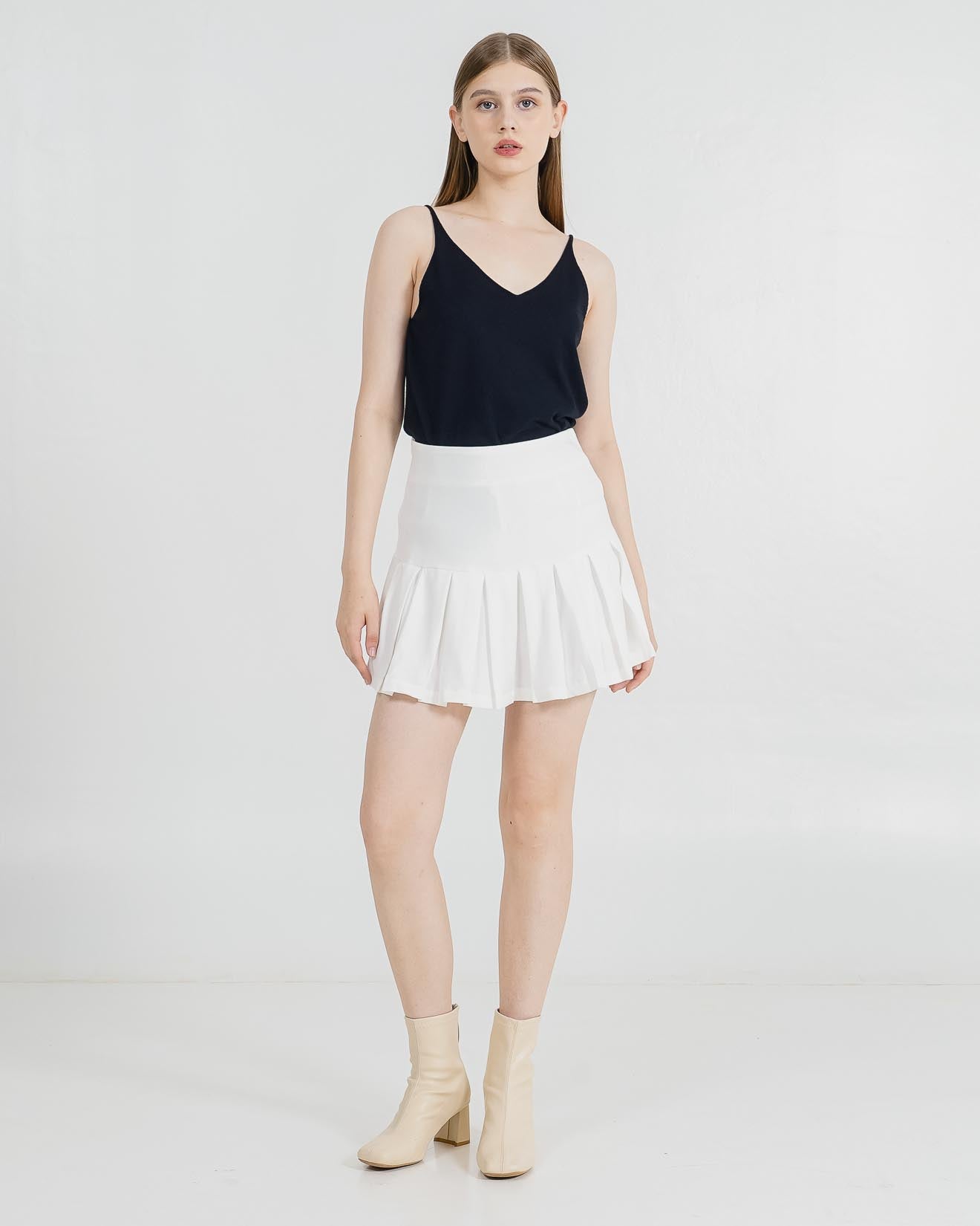 Chloe Pleats White Skort – Rok Celana Casual Wanita