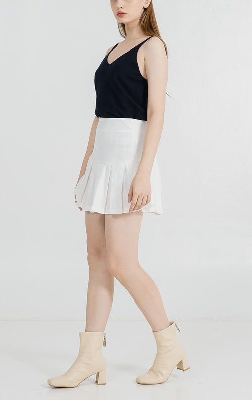 Chloe Pleats White Skort – Rok Celana Casual Wanita