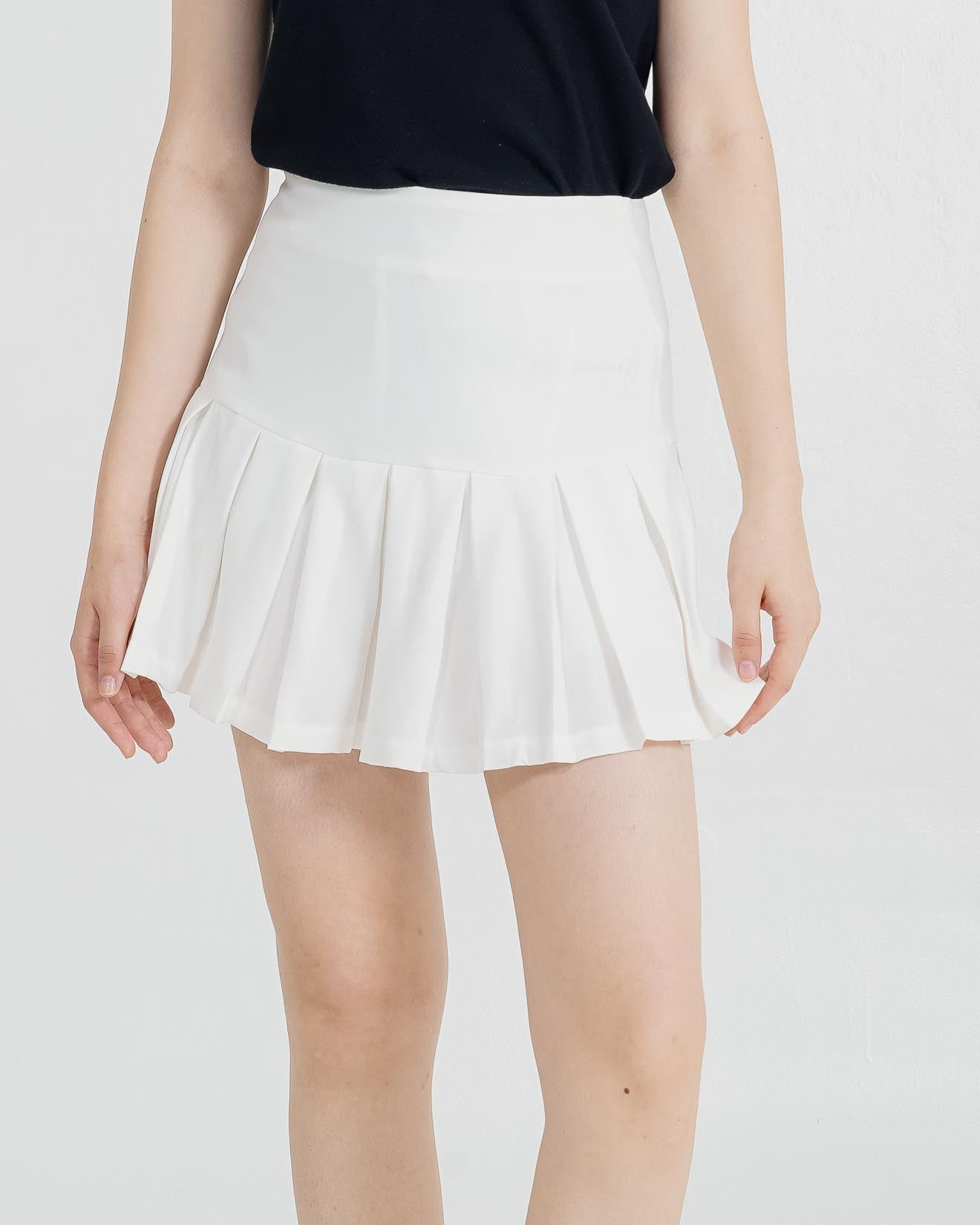 Chloe Pleats White Skort – Rok Celana Casual Wanita