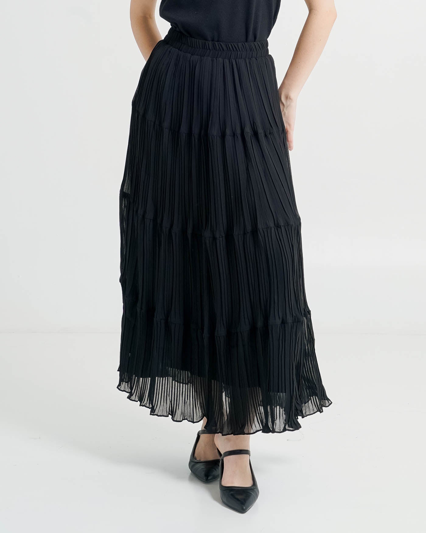 Renata Tiered Pleated Black Skirt – Rok Maxi Wanita Kekinian