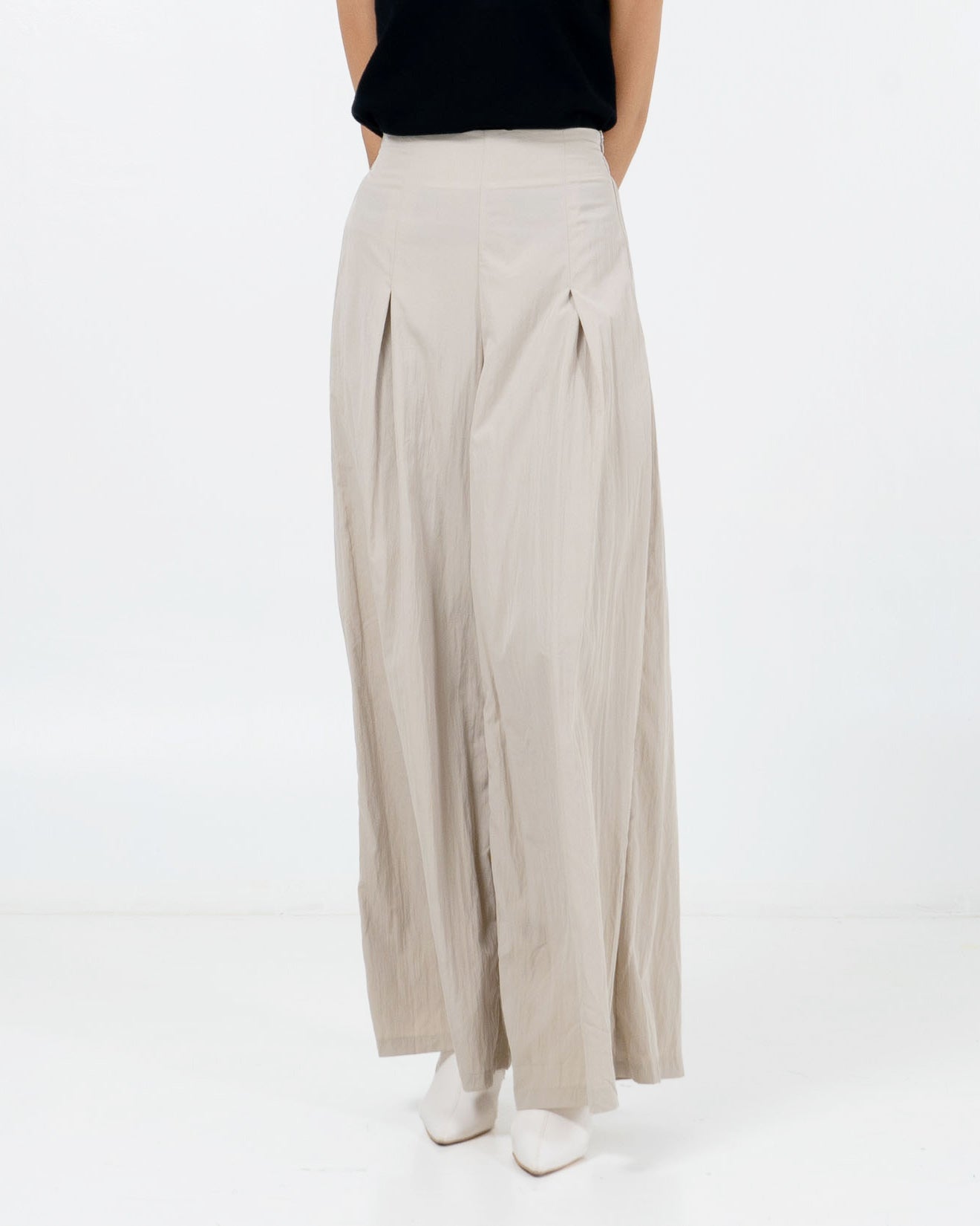 Yelena Nylon Wide Leg Ivory Pants – Celana Formal Wanita