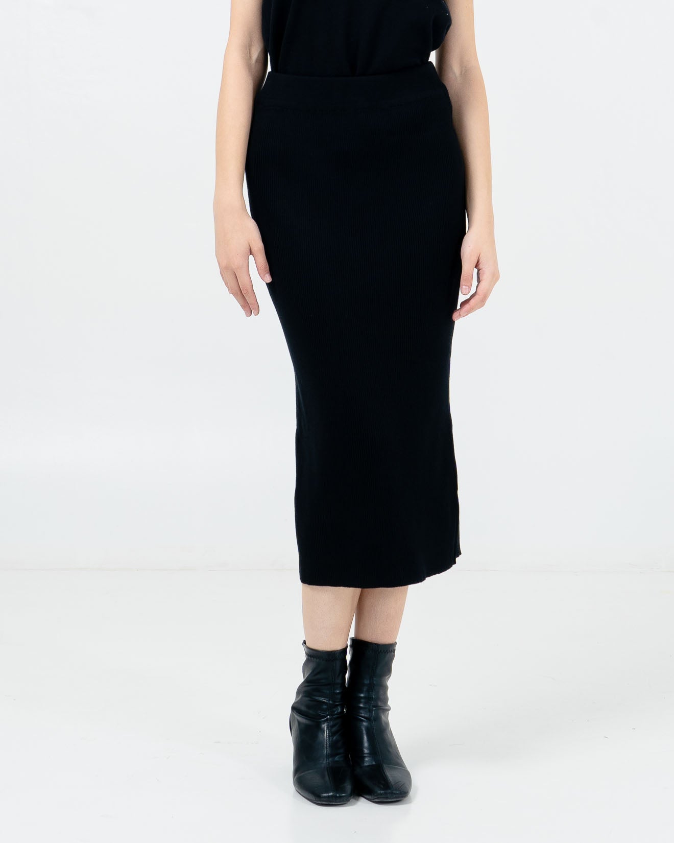 Malloryn Spun Knit Black Skirt – Rok Rajut Wanita