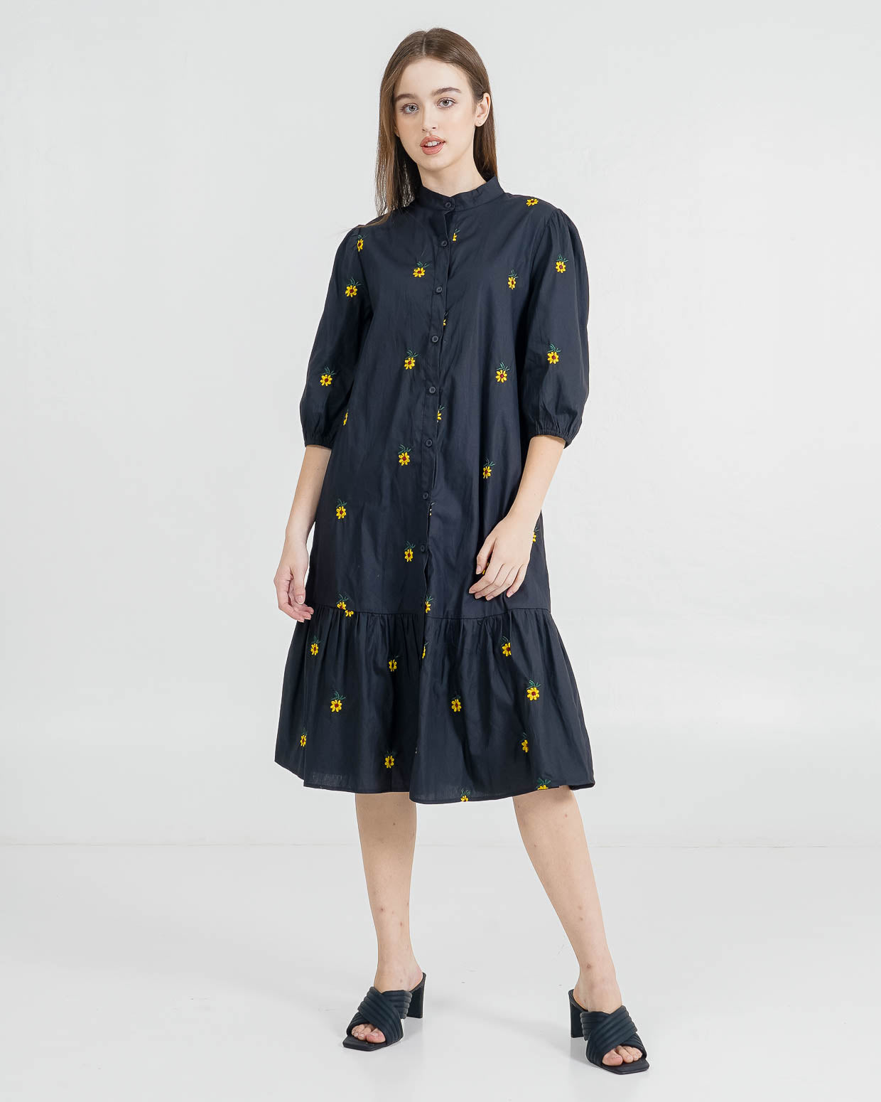 Euthalia Sunflower Embroidery Black Dress – Gaun Midi Wanita Kekinian