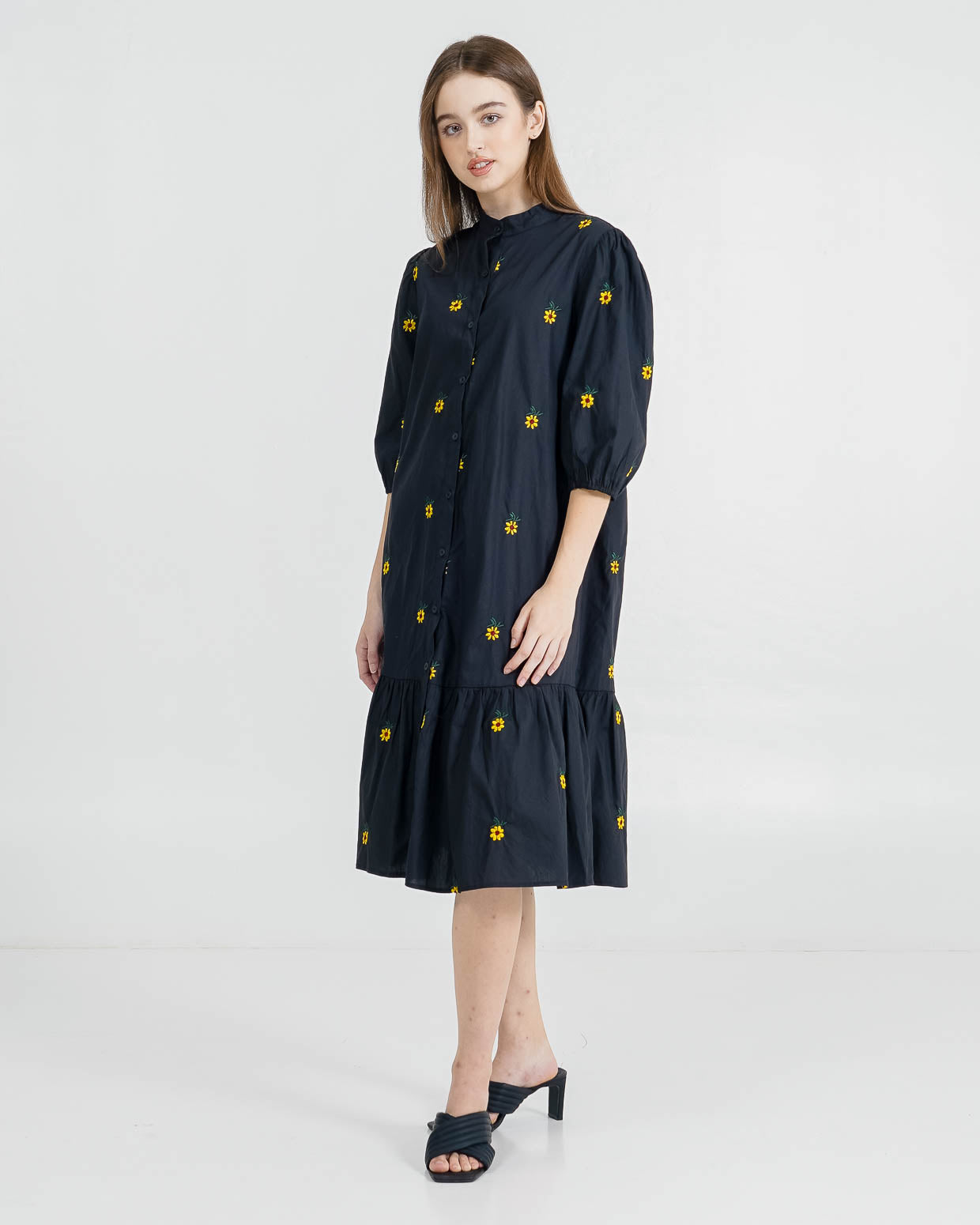 Euthalia Sunflower Embroidery Black Dress – Gaun Midi Wanita Kekinian