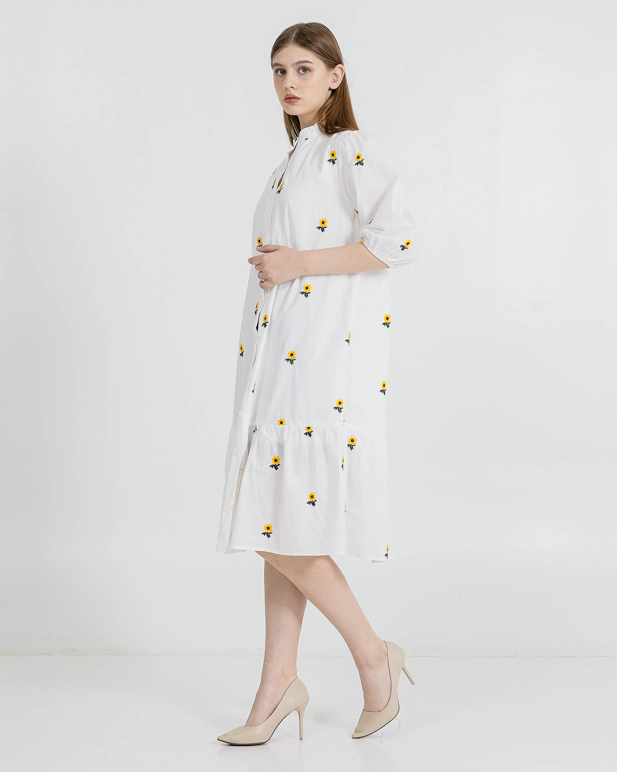 Euthalia Sunflower Embroidery White Dress – Gaun Midi Wanita