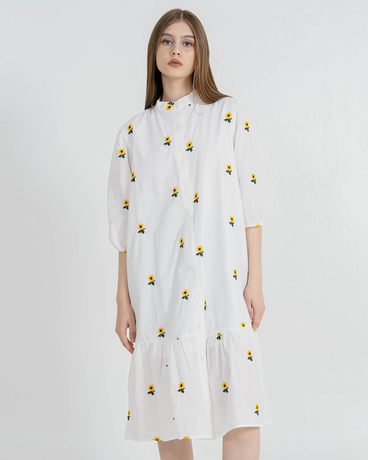 Euthalia Sunflower Embroidery White Dress – Gaun Midi Wanita