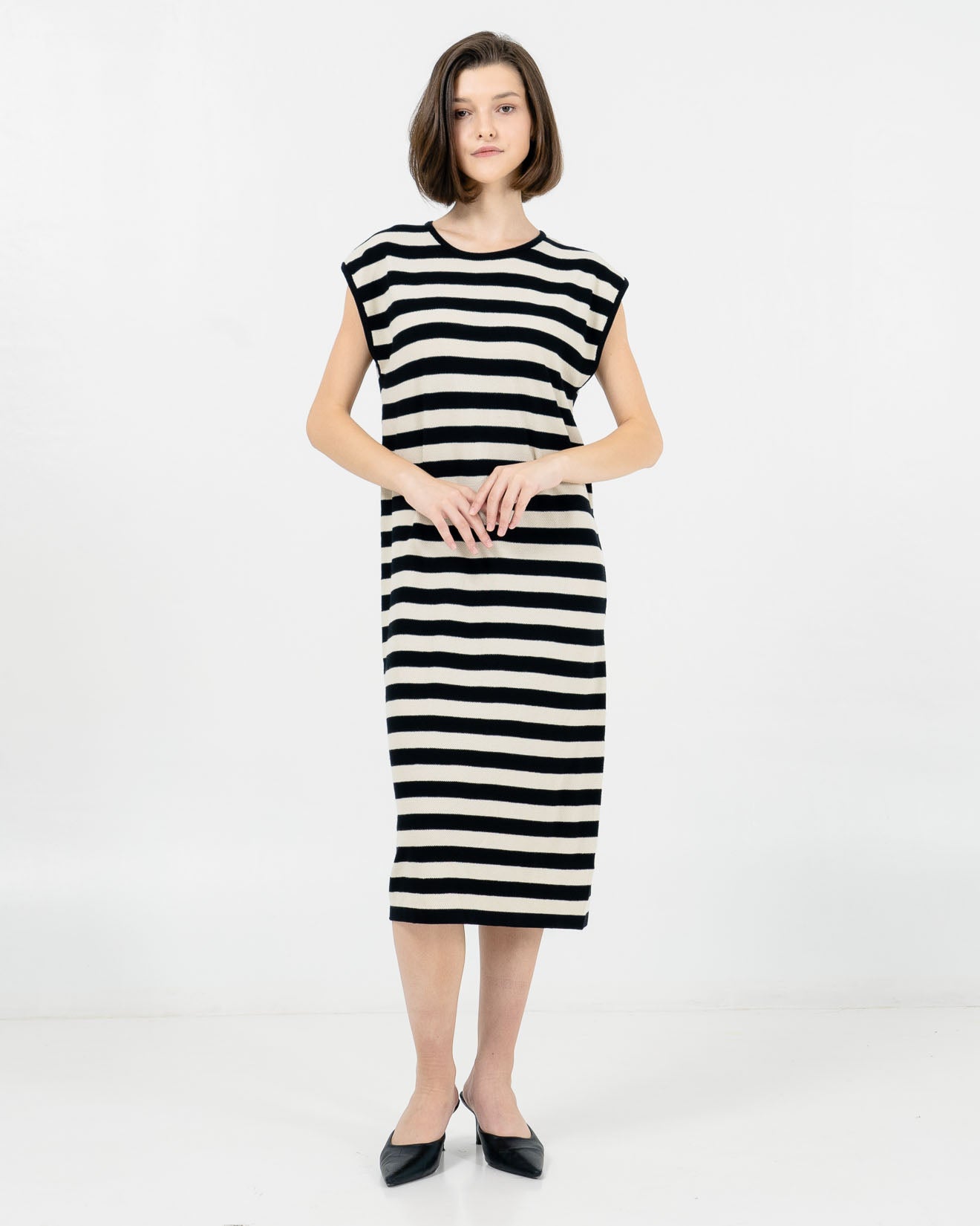 Emelia Striped Knit Black Dress – Gaun Knit Wanita Tanpa Lengan