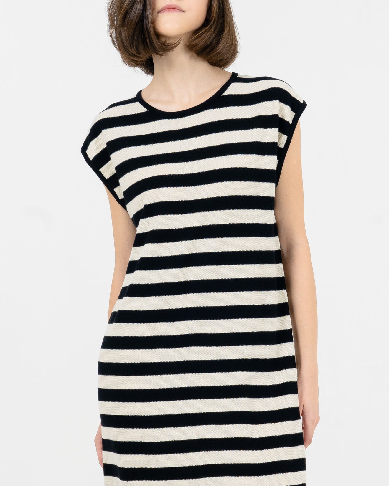 Emelia Striped Knit Black Dress – Gaun Knit Wanita Tanpa Lengan