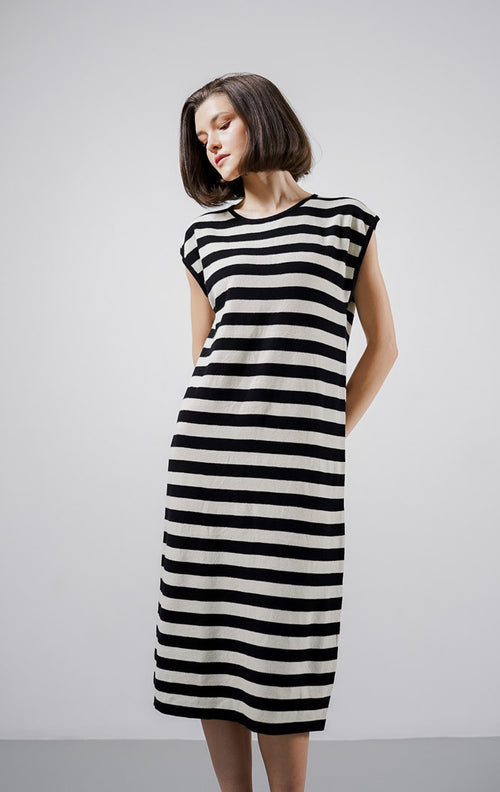 Emelia Striped Knit Black Dress – Gaun Knit Wanita Tanpa Lengan