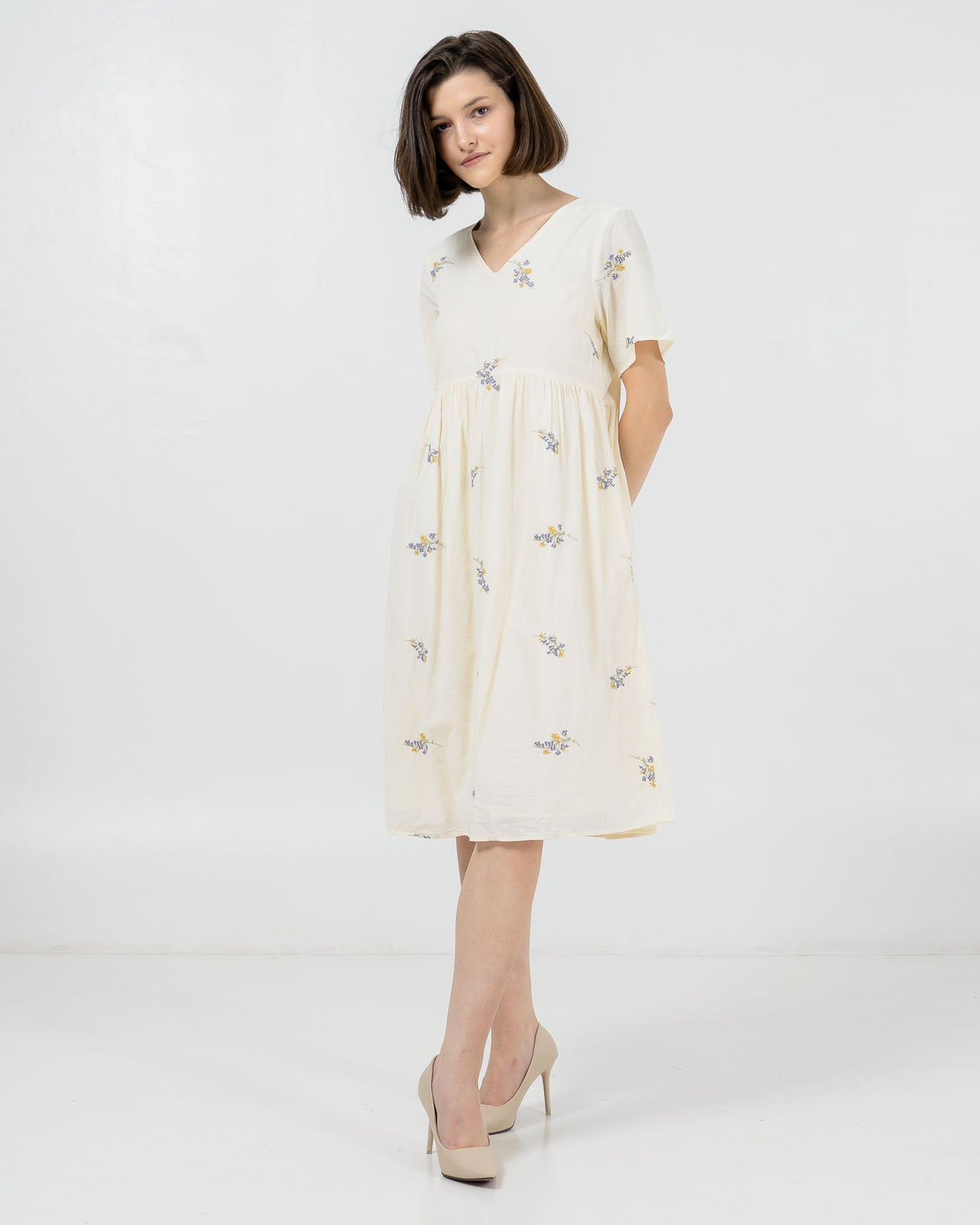 Carol Embroidery Dress Ivory - Gaun Wanita Kekinian