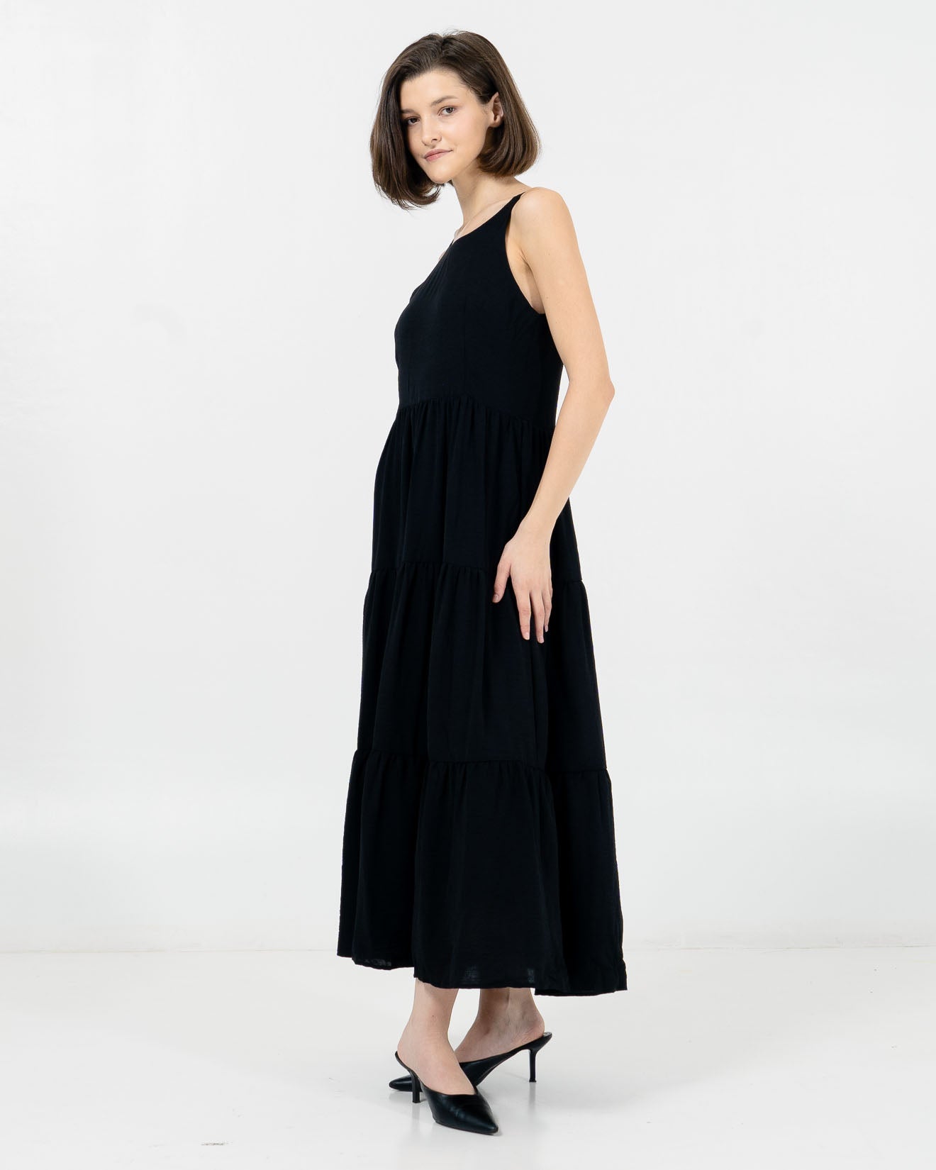 Phoebe Tiered Black Dress - Gaun Wanita Tanpa Lengan