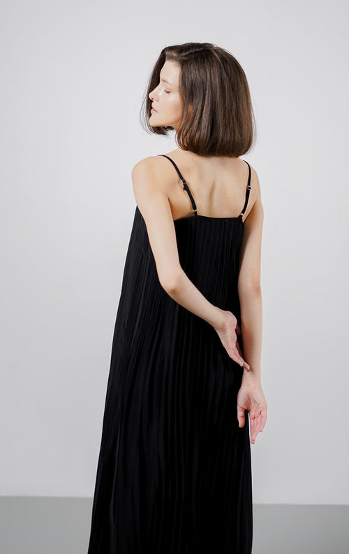 Quila Pleated Black Dress - Dress Wanita Tanpa Lengan