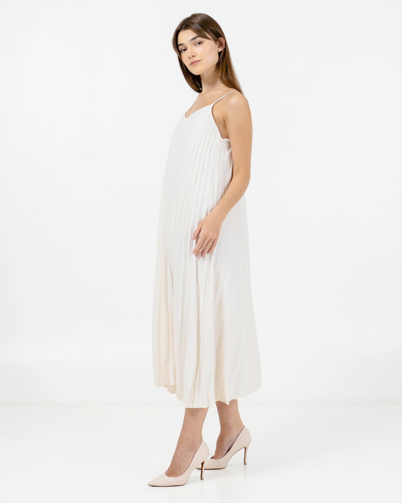 Quila Pleated White Dress – Gaun Wanita Kekinian