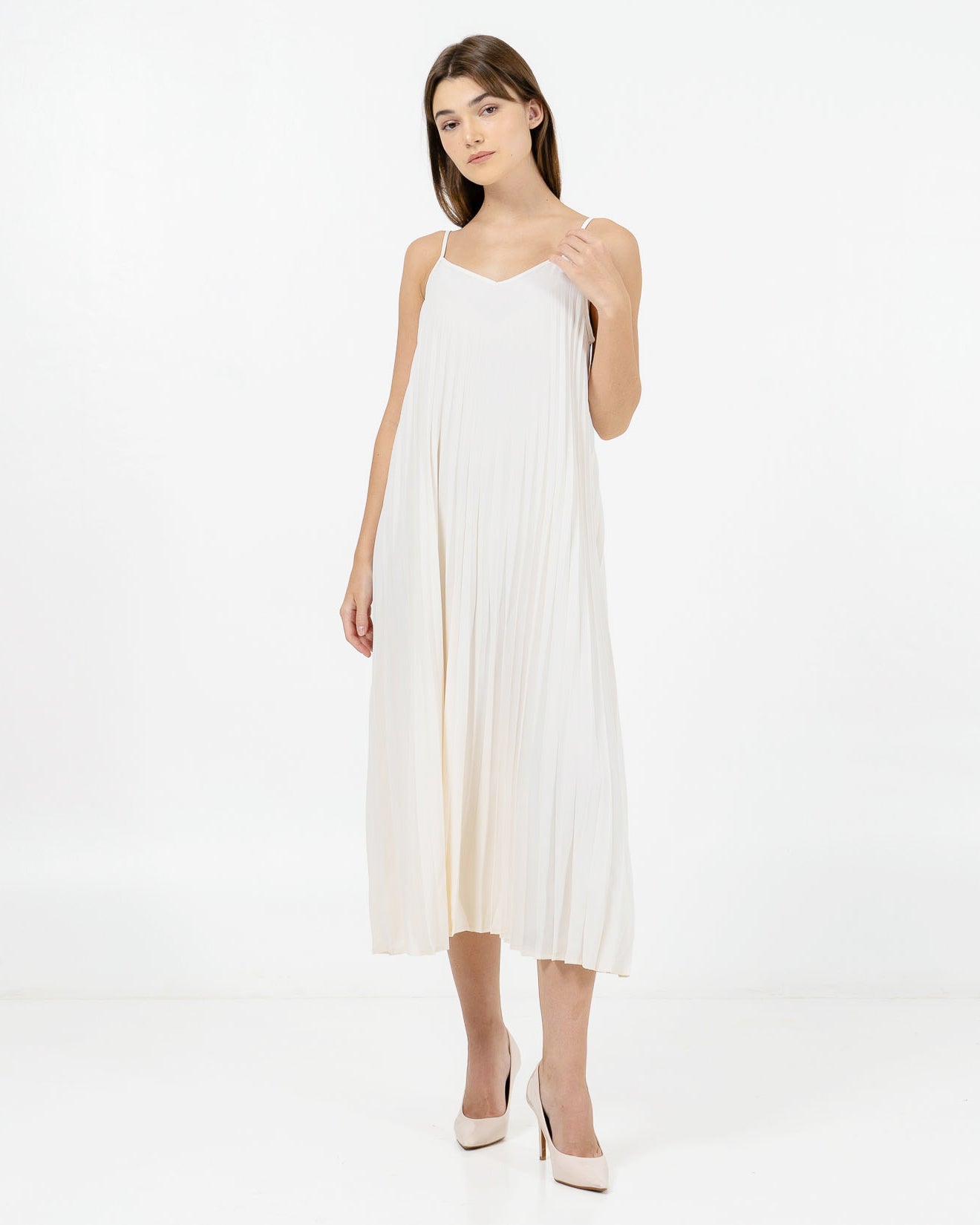 Quila Pleated White Dress – Gaun Wanita Kekinian